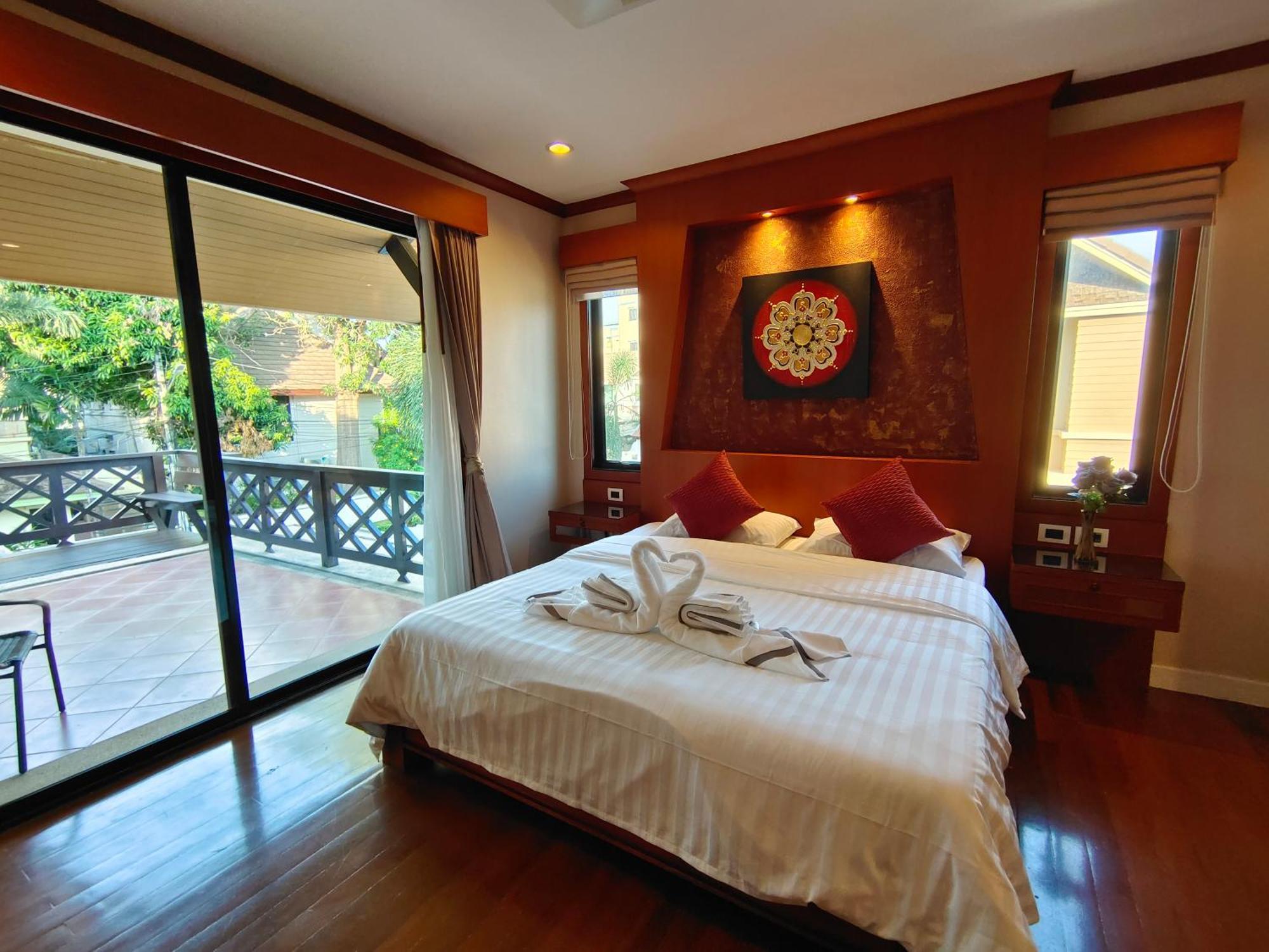 Baan Natcha Pool Center Villa *