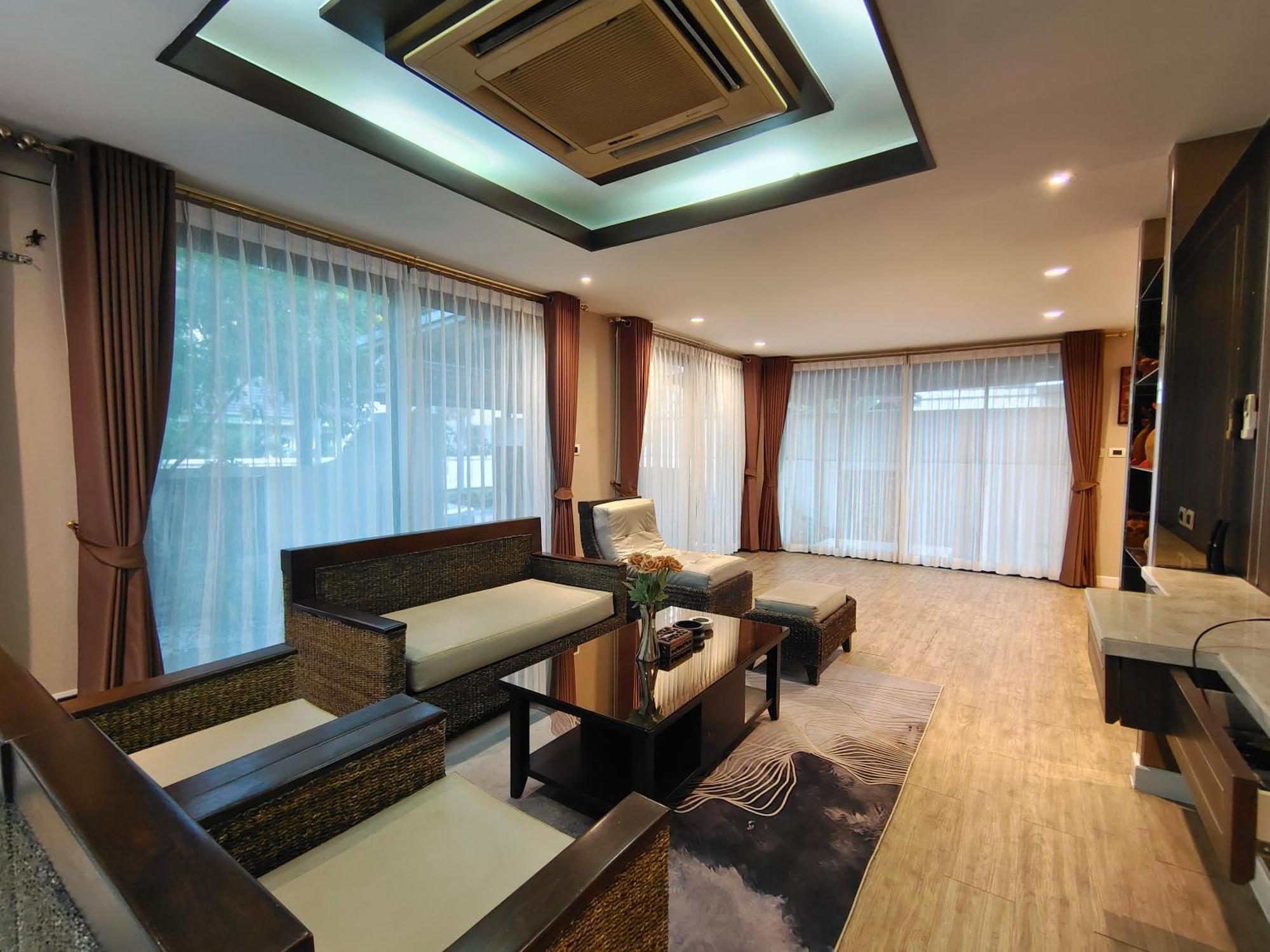 Baan Natcha Pool Center * Pattaya
