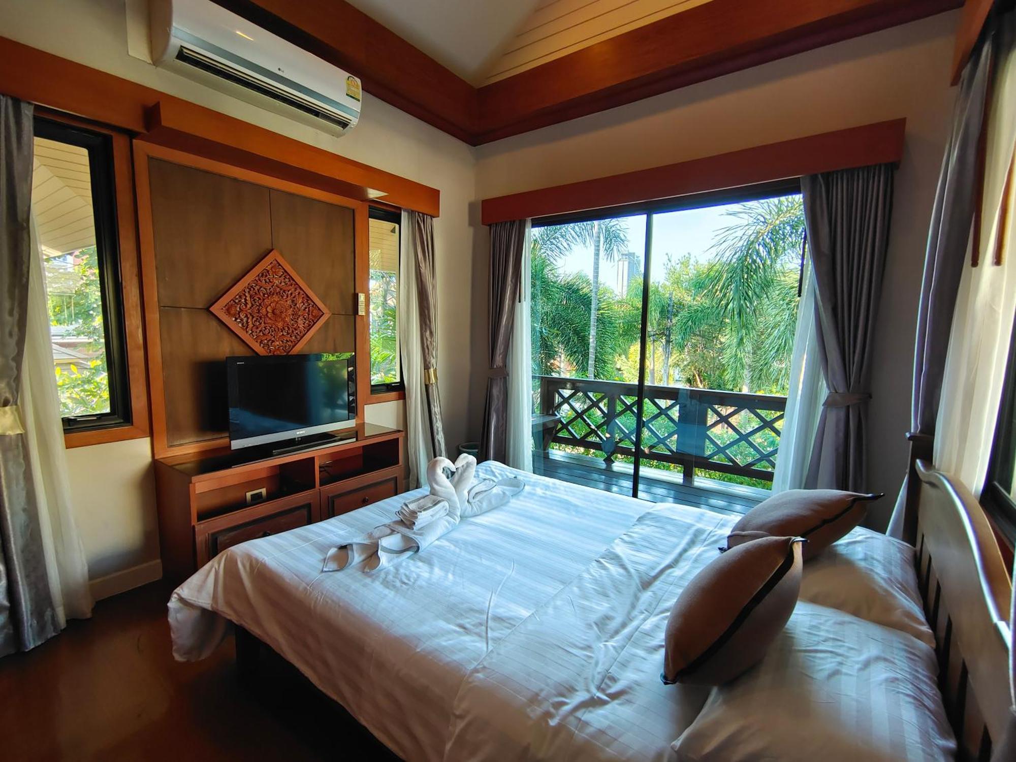 Baan Natcha Pool Center * Pattaya