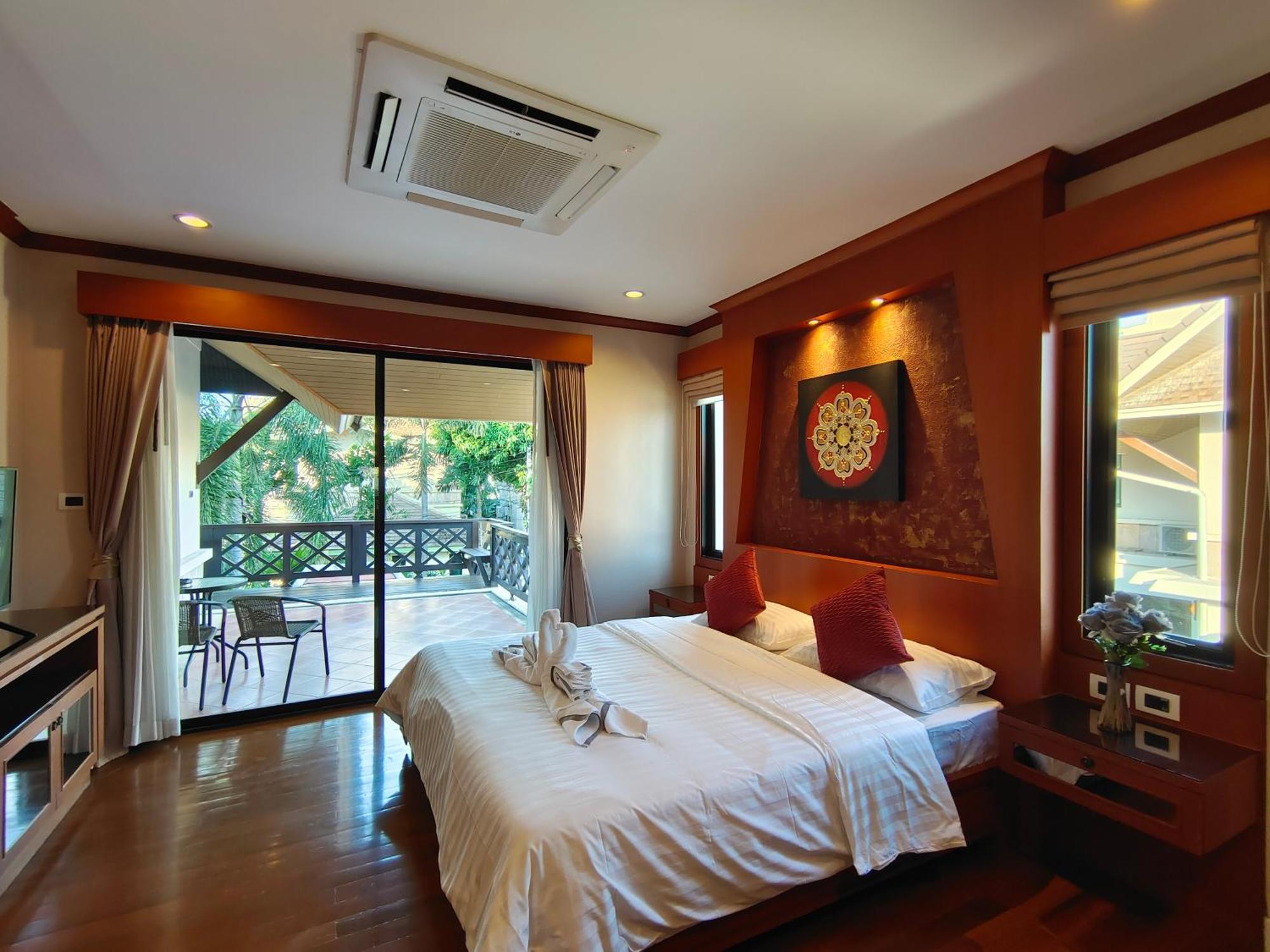 Villa Baan Natcha Pool Center