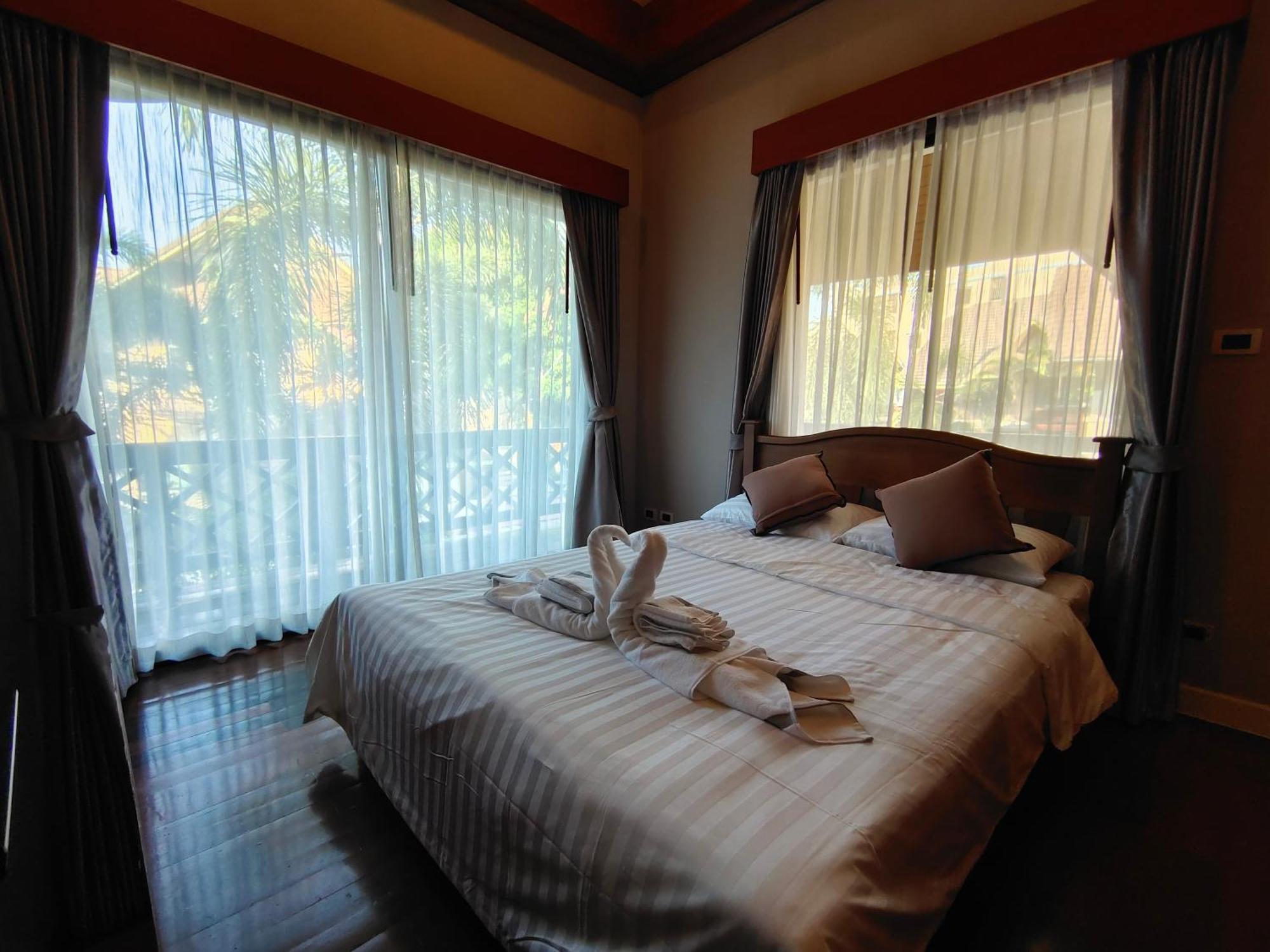 Villa Baan Natcha Pool Center