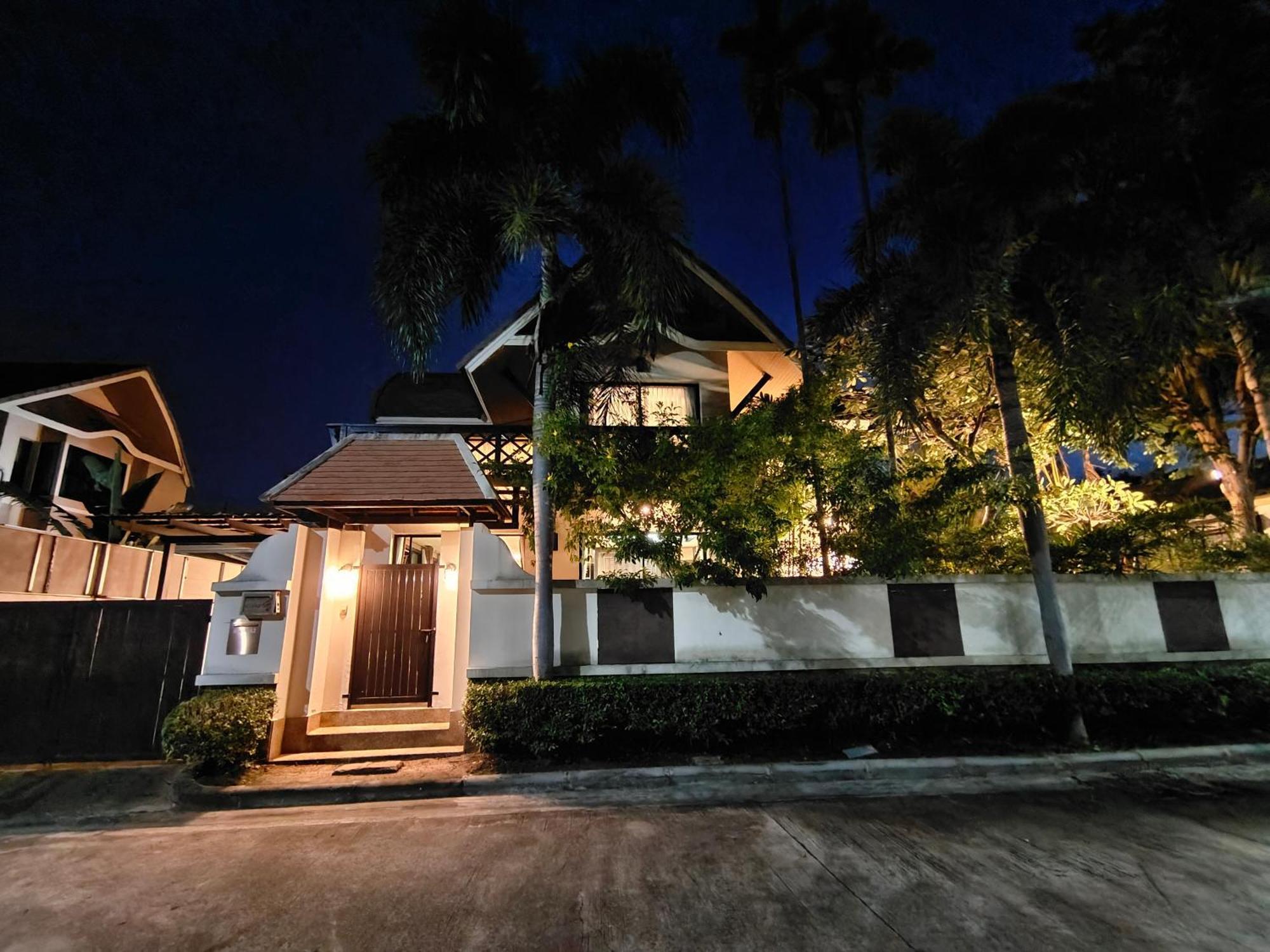 Baan Natcha Pool Center * Pattaya