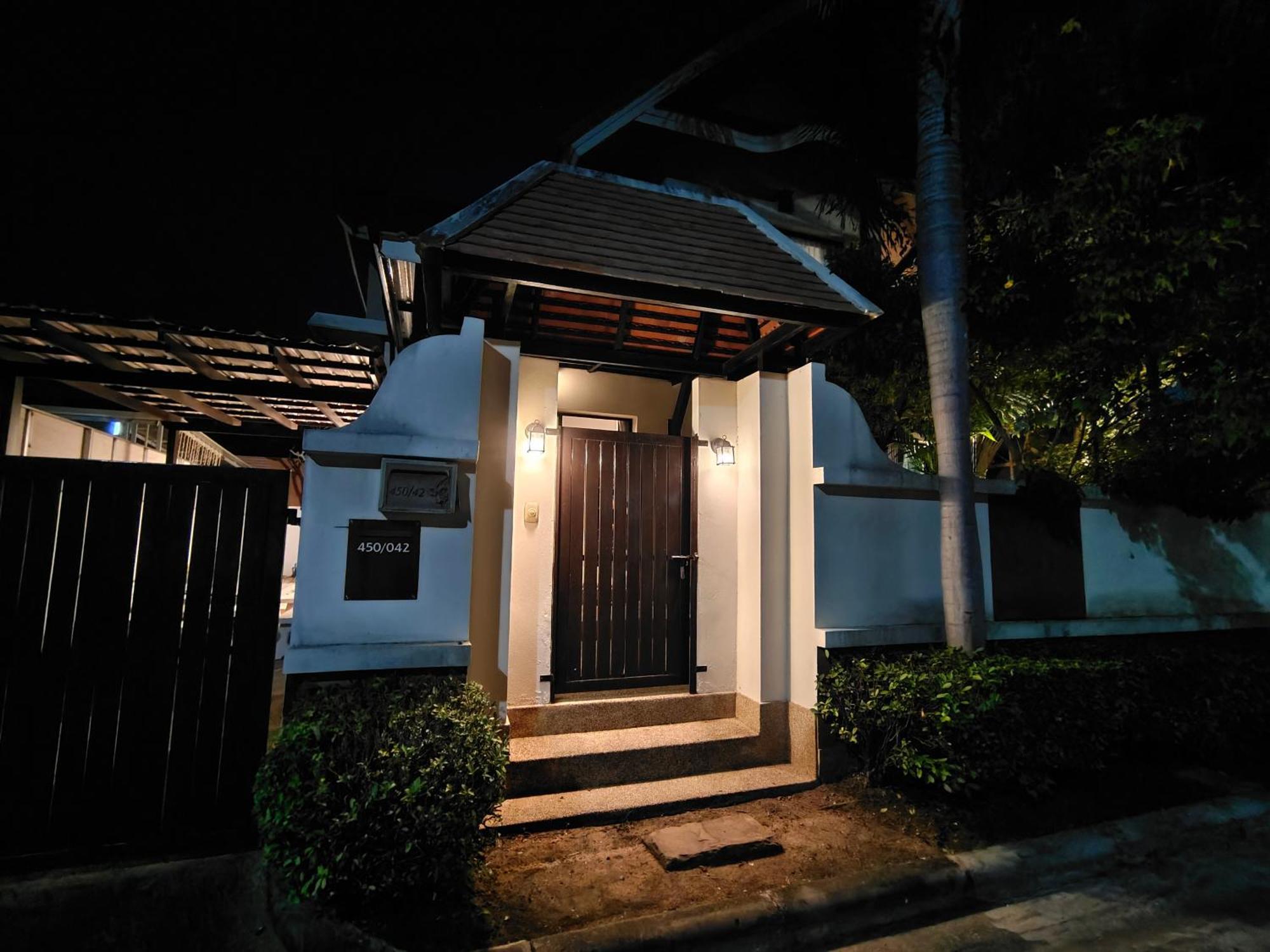 Baan Natcha Pool Center Villa