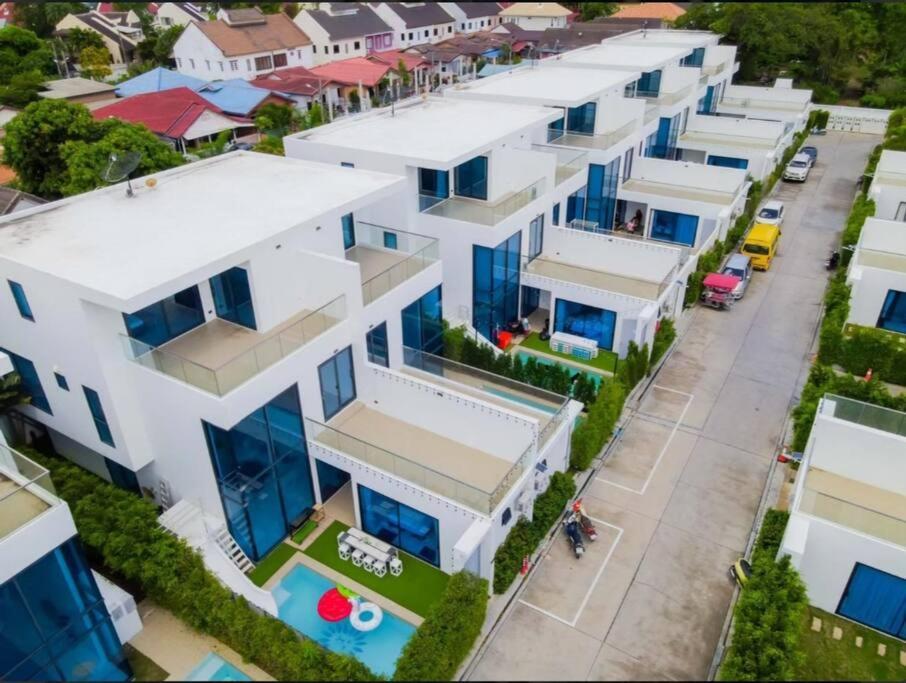 Plam Spring Pool D26 Pattaya