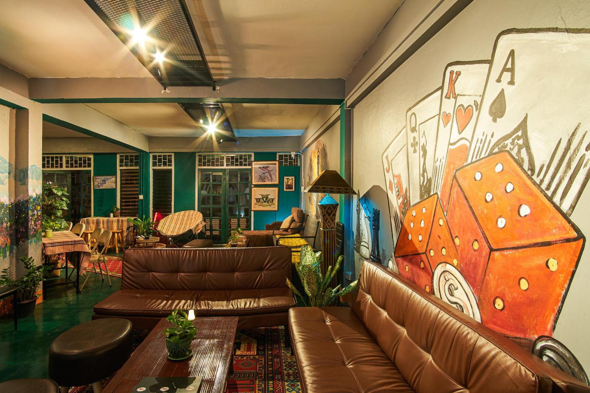 Happiness Community Wake & Bake - Rooftop Bar & Bistro Hostel Pattaya