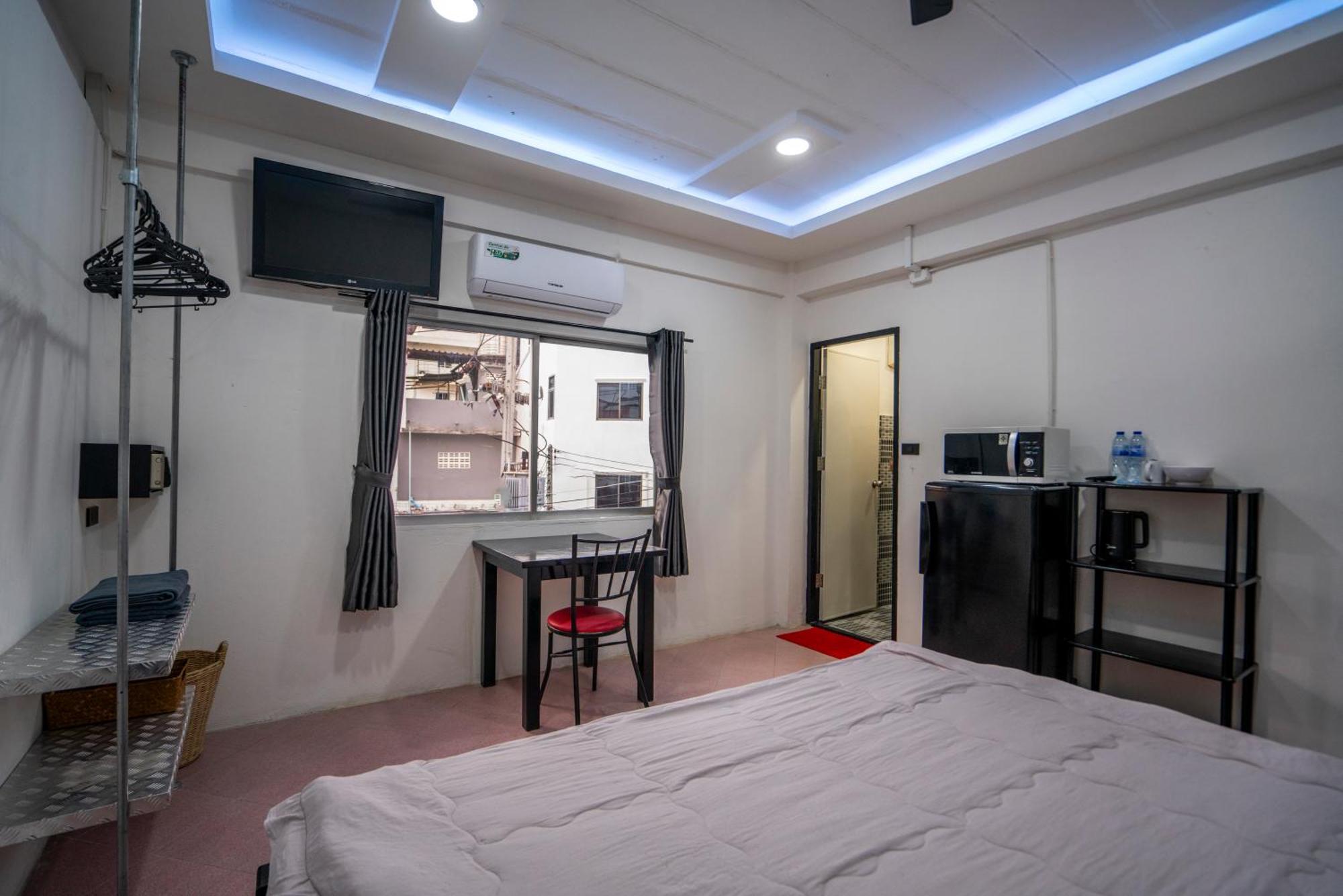 Splash Bar And Guest house *