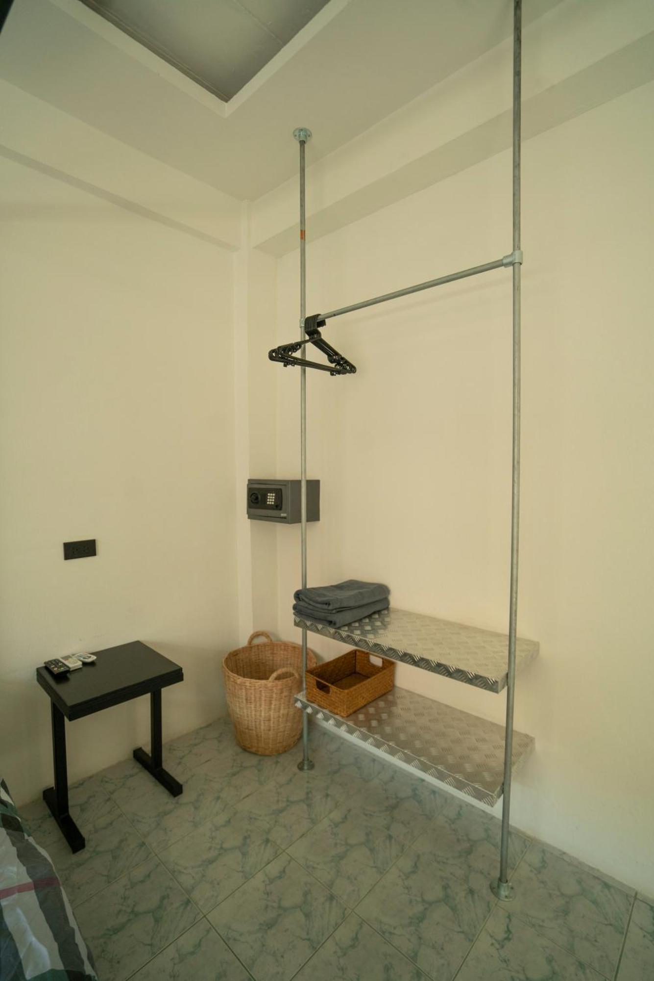 Splash Bar And Guest house *