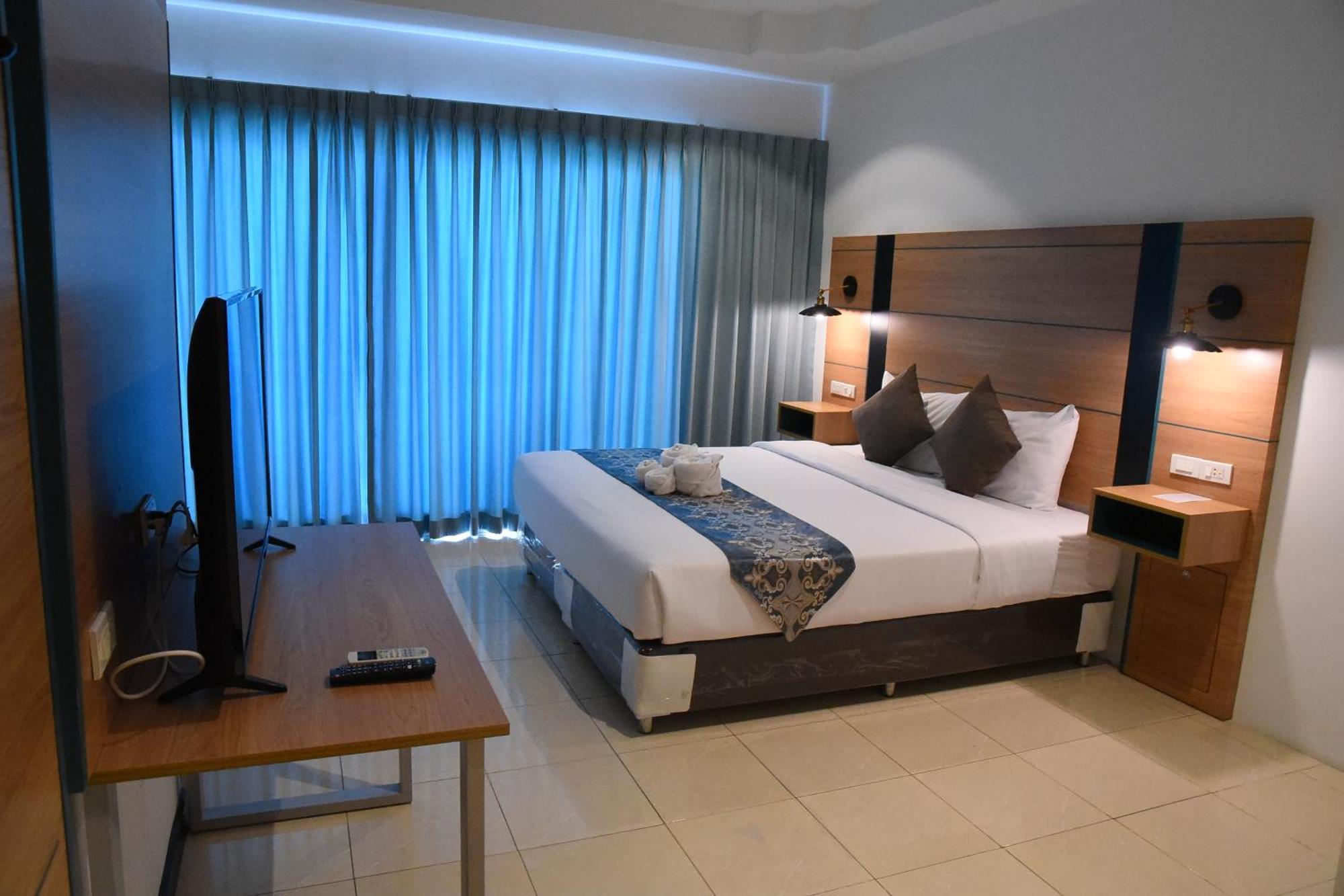 Hotel The Base Pattaya