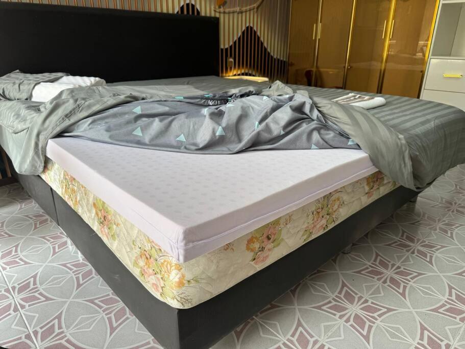Apartment 高端观景公寓：室内如画，乳胶床枕，双条车直达各景点，机场巴士站一墙之隔 Pattaya