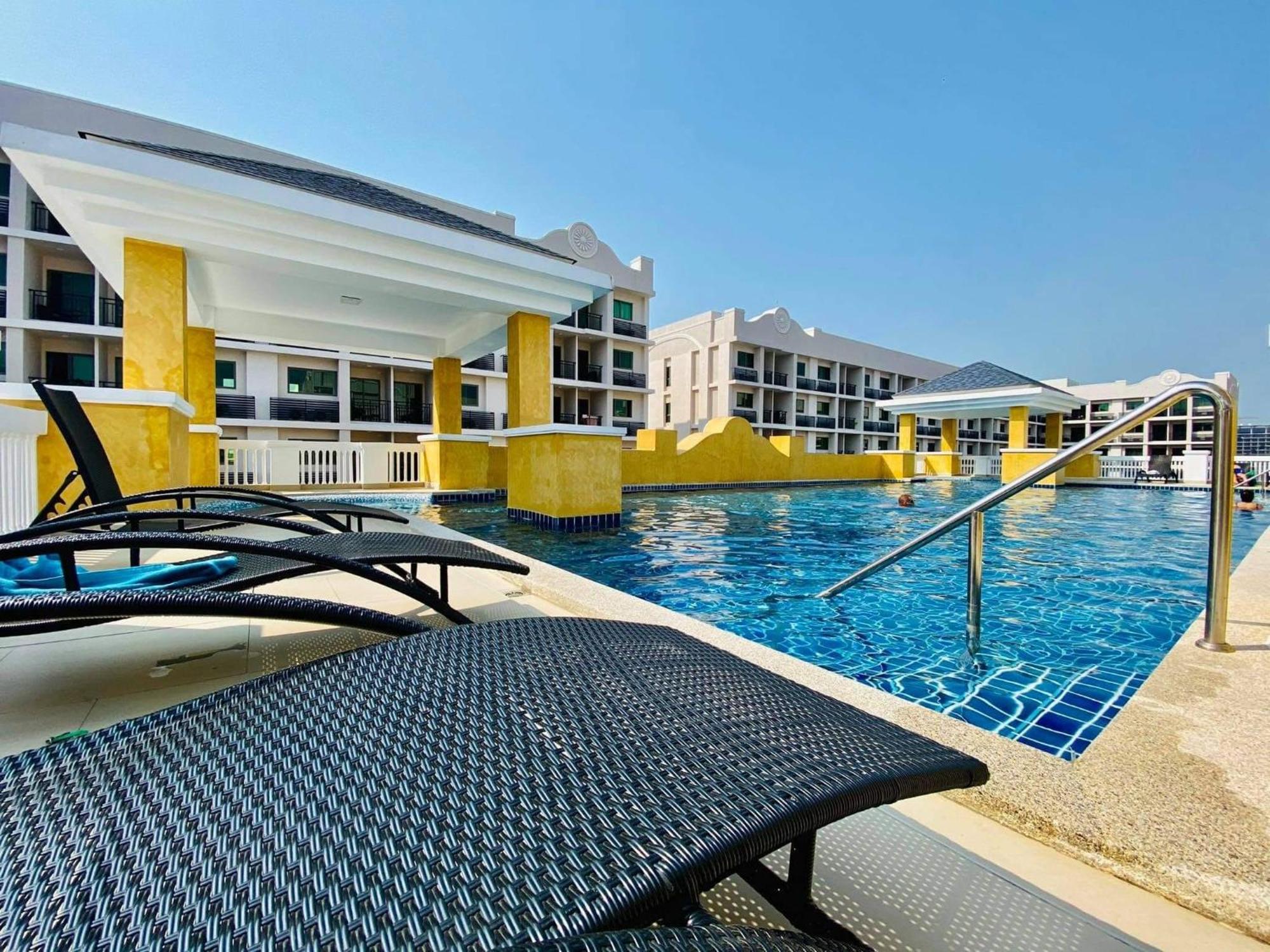 Arcadia Continental In Jomtien โรงแรม