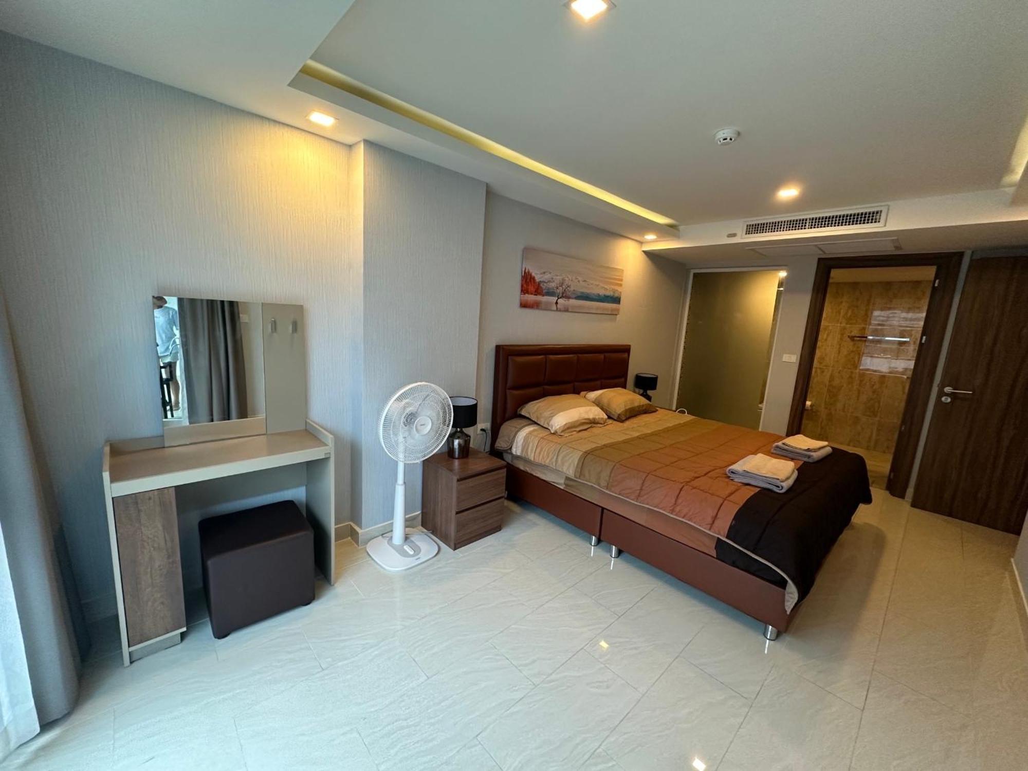 Large Deluxe Grand Avenue * Pattaya