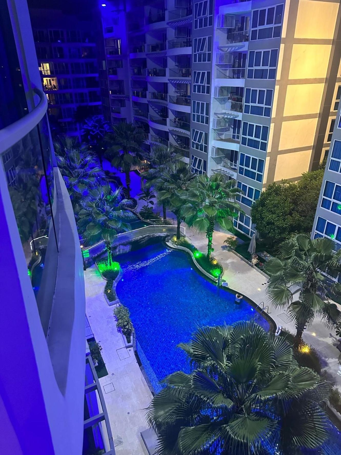 Large Deluxe Grand Avenue Apartment Pattaya
