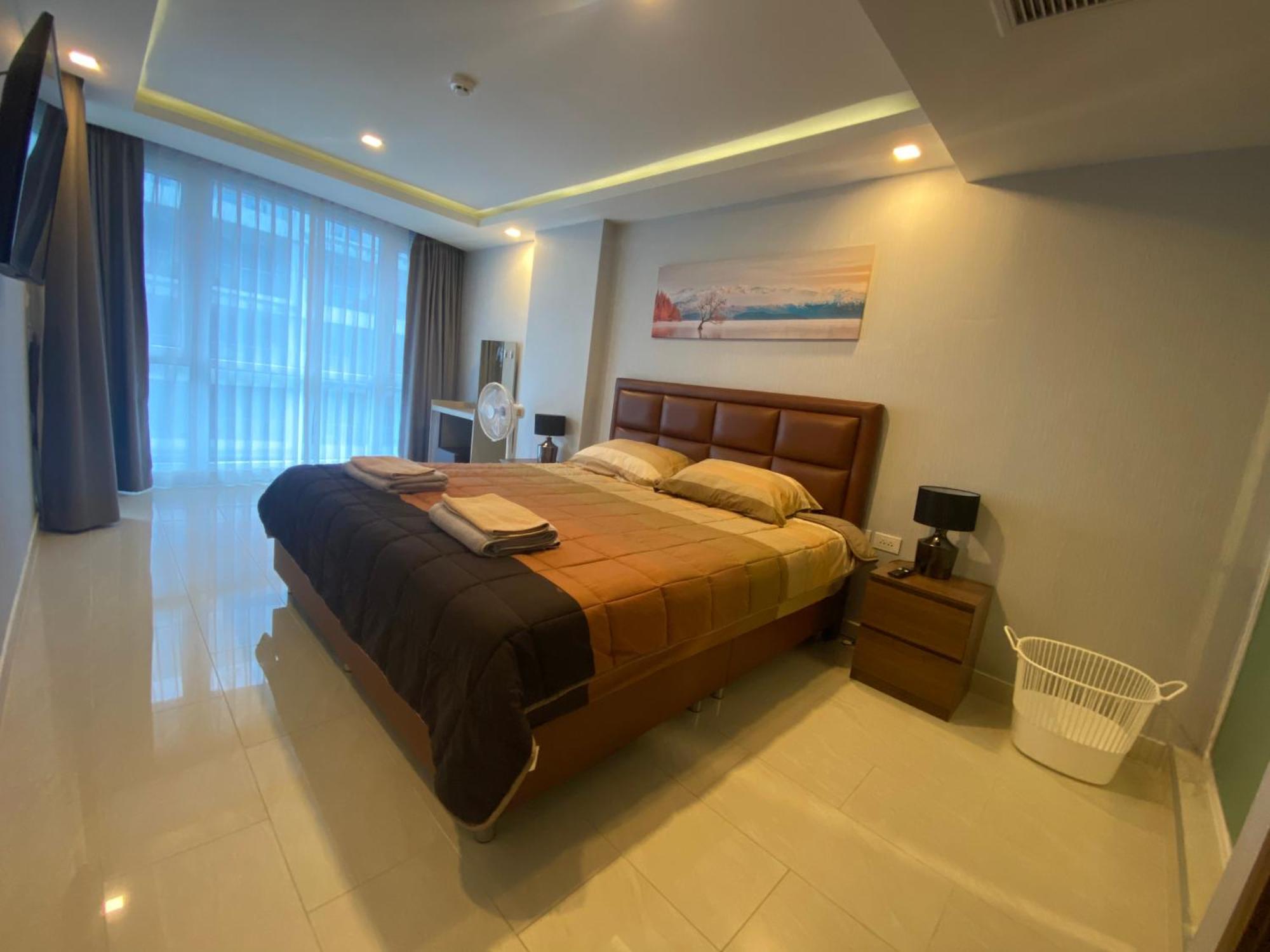 Large Deluxe Grand Avenue Apartment Pattaya