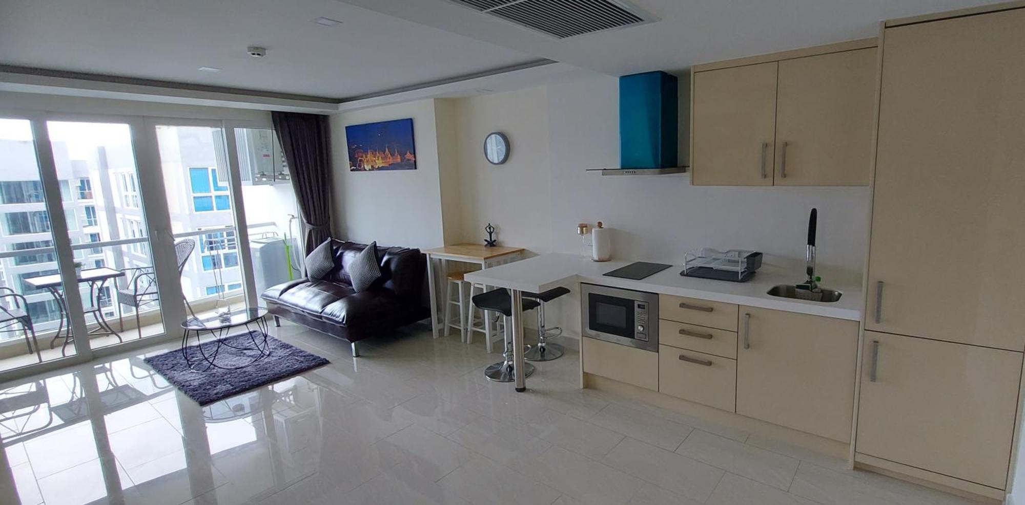 Grand Avenue - Pool-view Suite, 55sqm