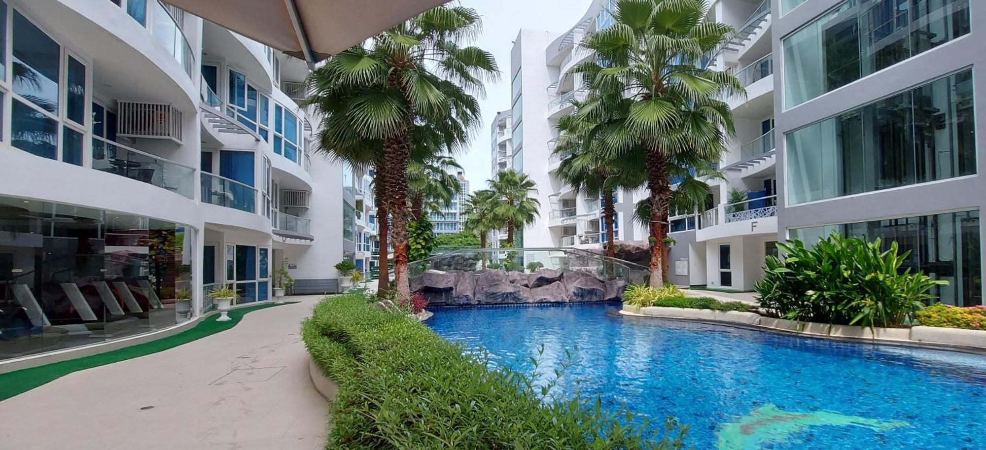 Grand Avenue - Pool-view Suite, 55sqm Pattaya