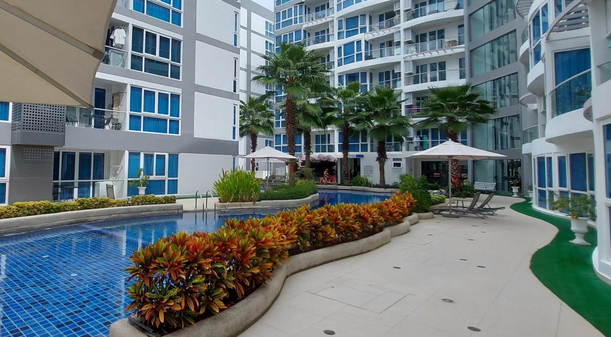 Grand Avenue - Pool-view Suite, 55sqm Apartment