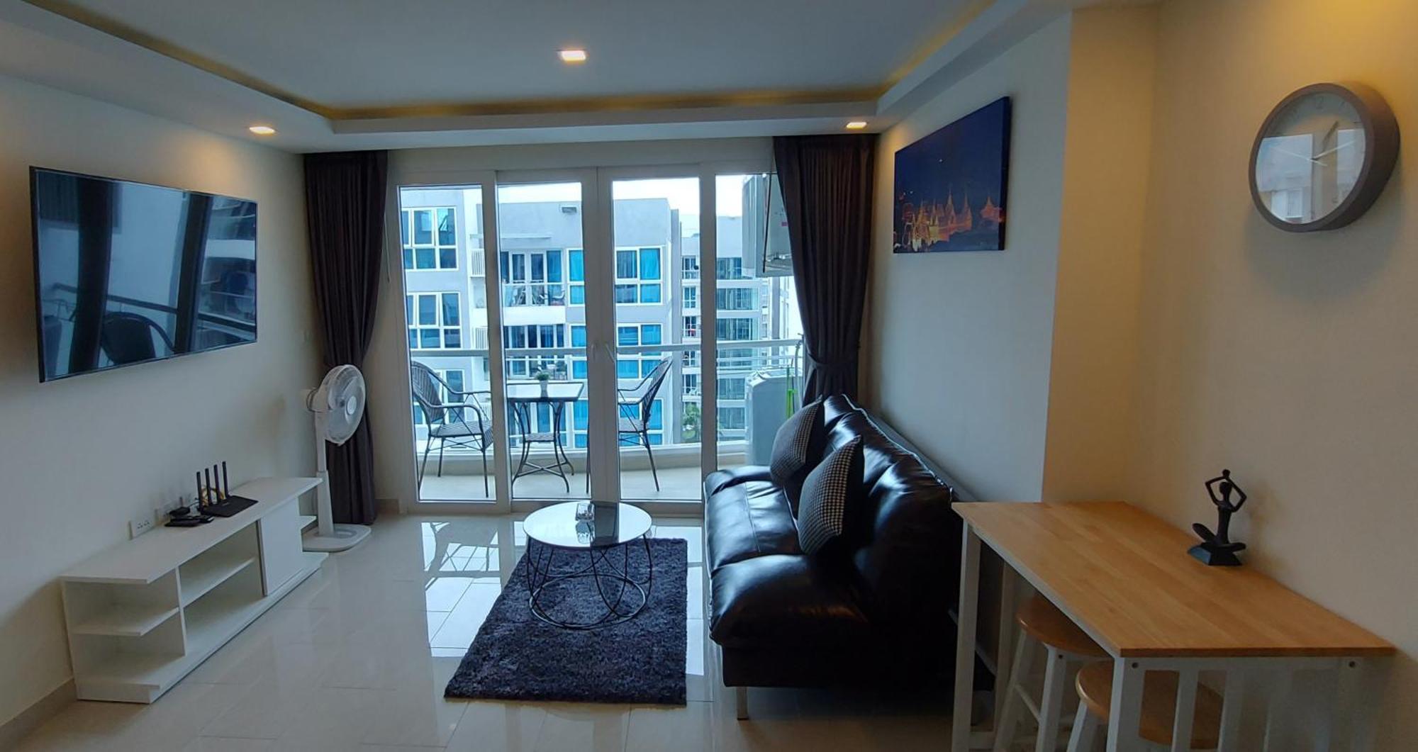 Grand Avenue - Pool-view Suite, 55sqm *