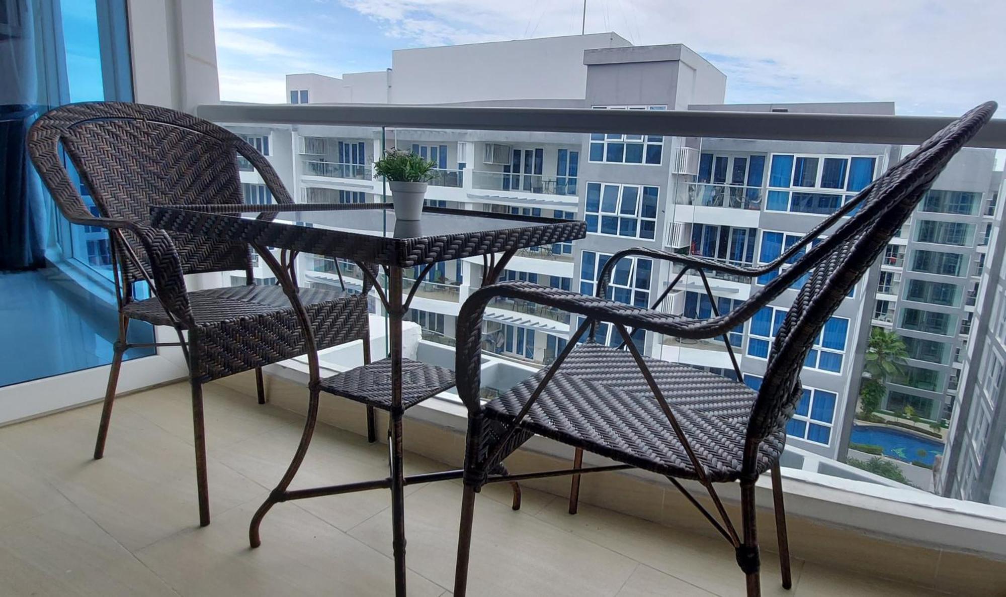 Grand Avenue - Pool-view Suite, 55sqm Pattaya