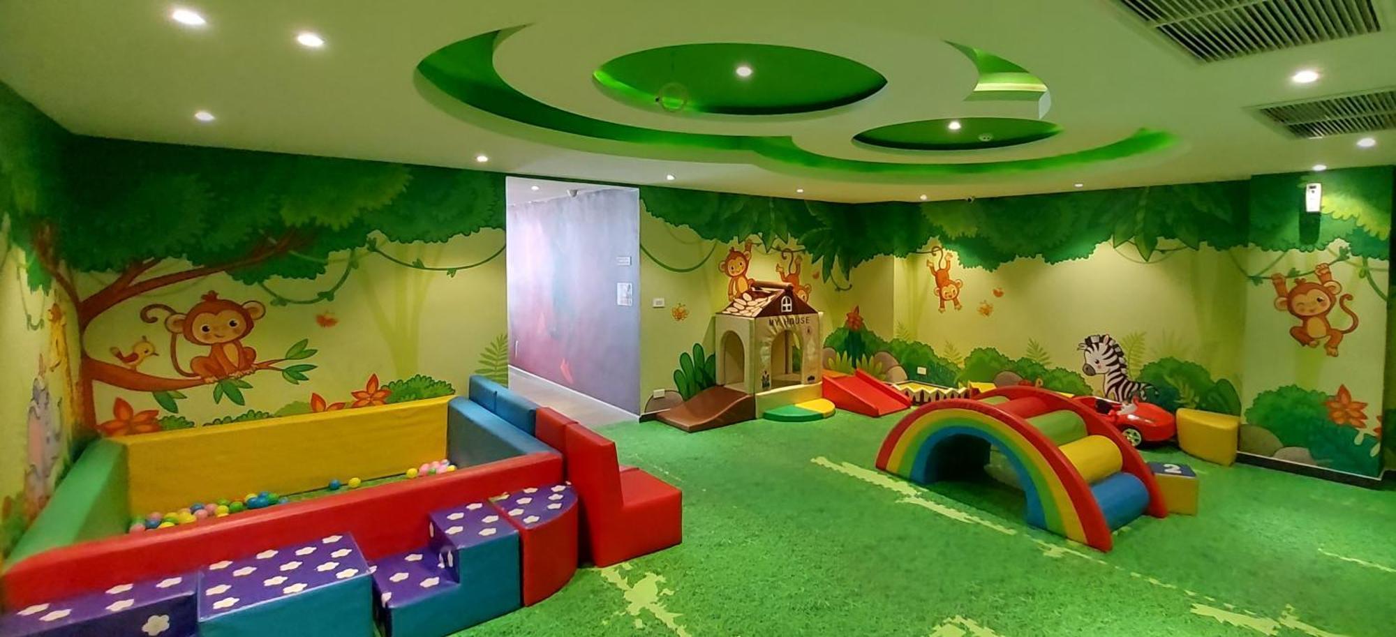 Grand Avenue - Pool-view Suite, 55sqm * Pattaya