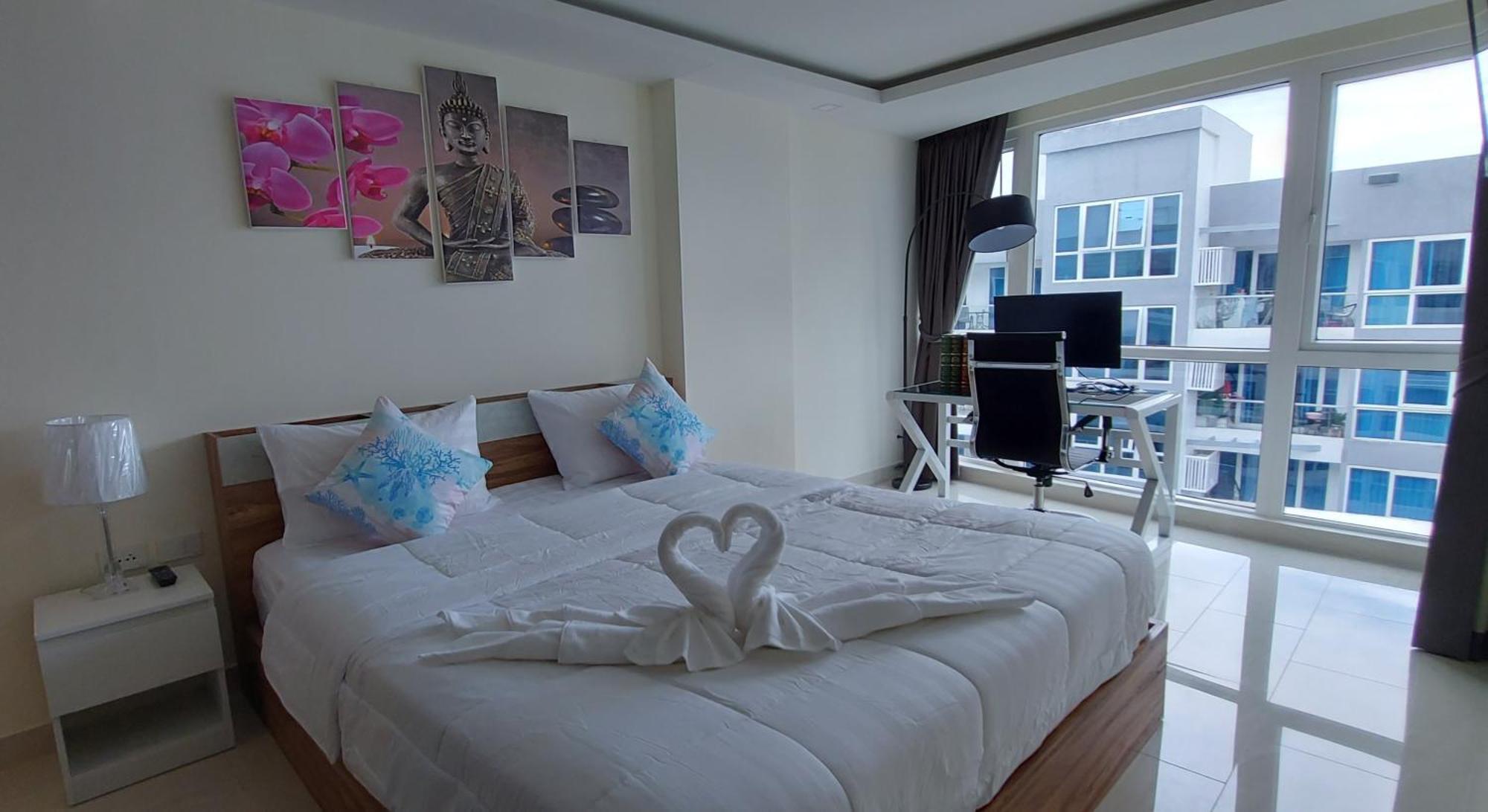 Grand Avenue - Pool-view Suite, 55sqm * Pattaya