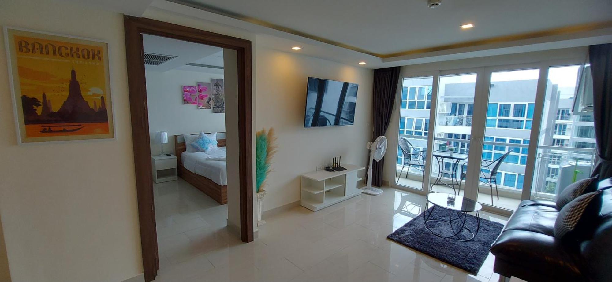 Grand Avenue - Pool-view Suite, 55sqm *