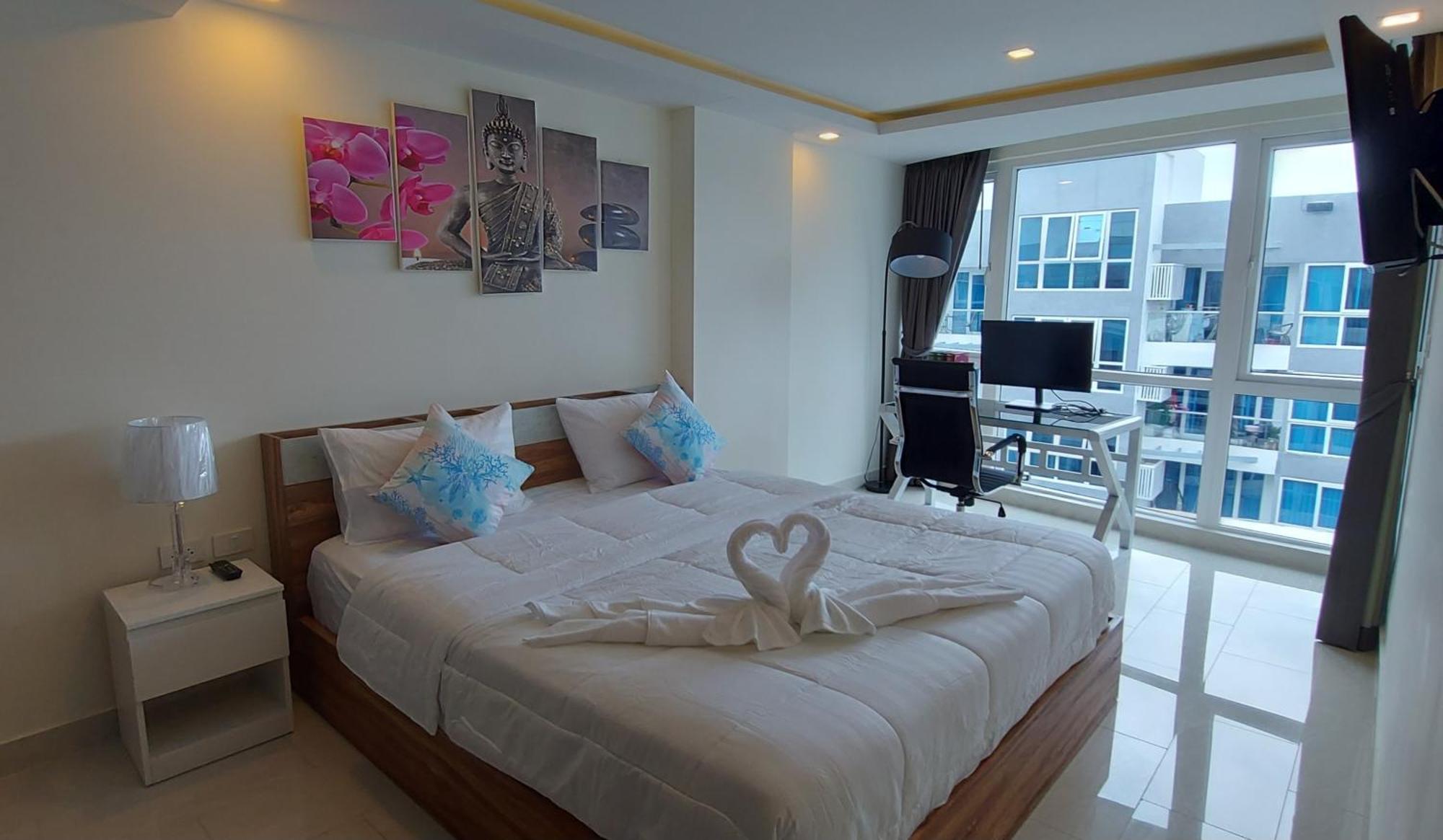 Grand Avenue - Pool-view Suite, 55sqm Apartment *