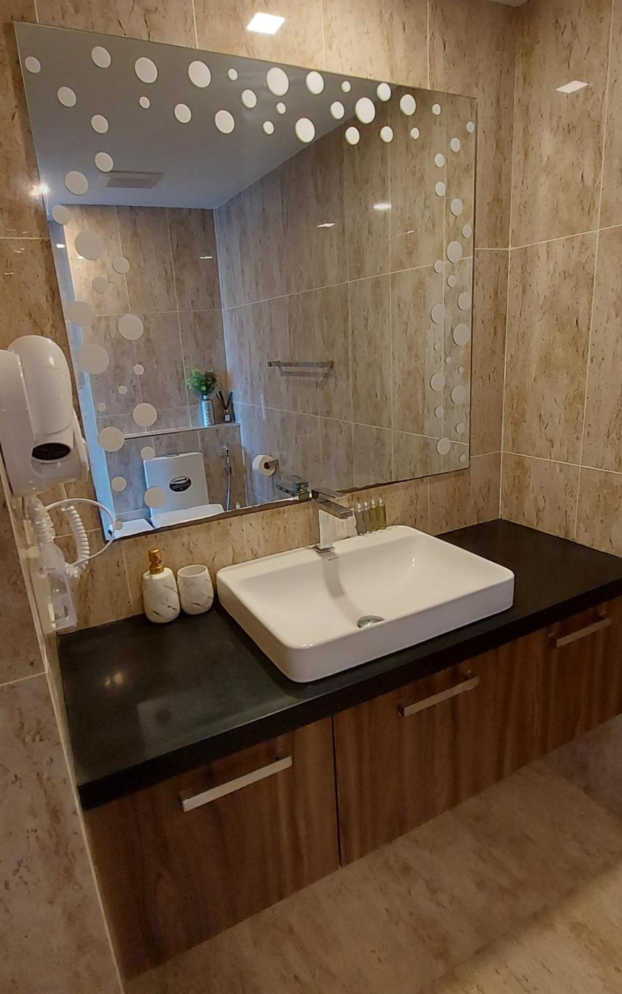 Grand Avenue - Pool-view Suite, 55sqm Apartment *