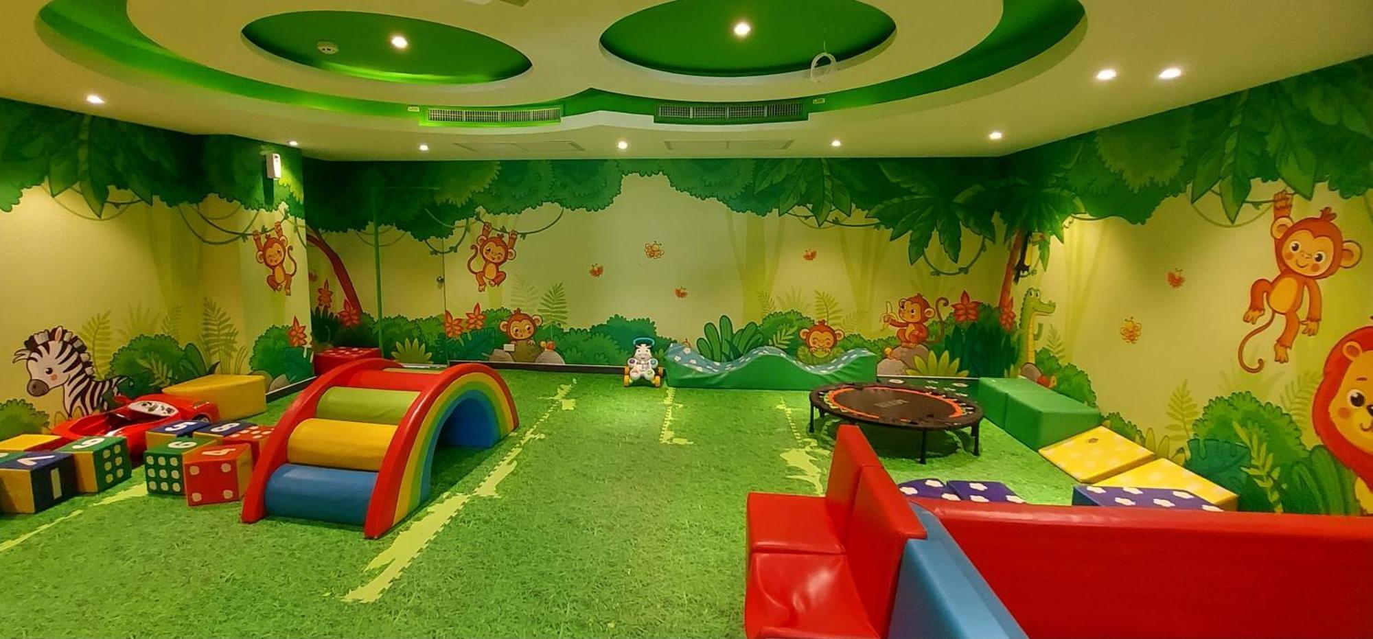 Grand Avenue - Pool-view Suite, 55sqm * Pattaya