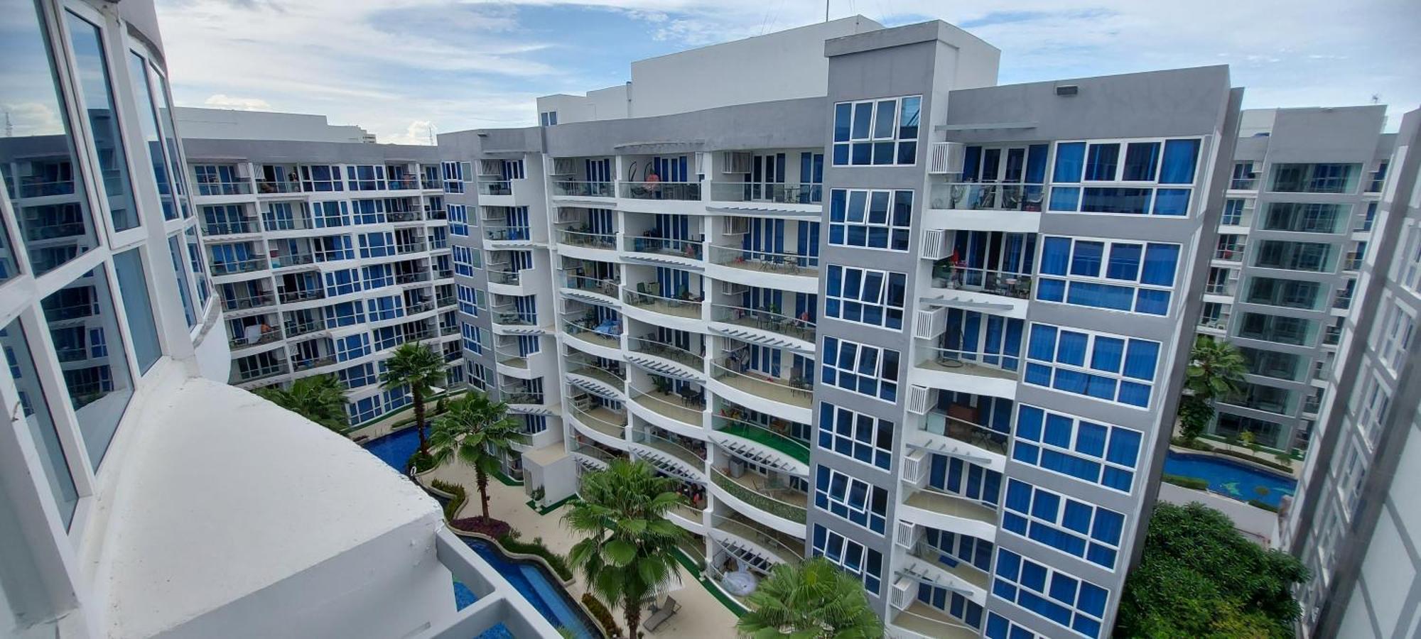 Grand Avenue - Pool-view Suite, 55sqm * Pattaya