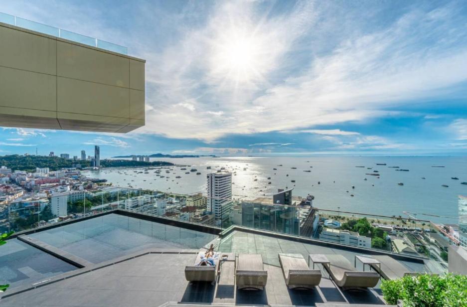 Apartment Edge With Living Pattaya