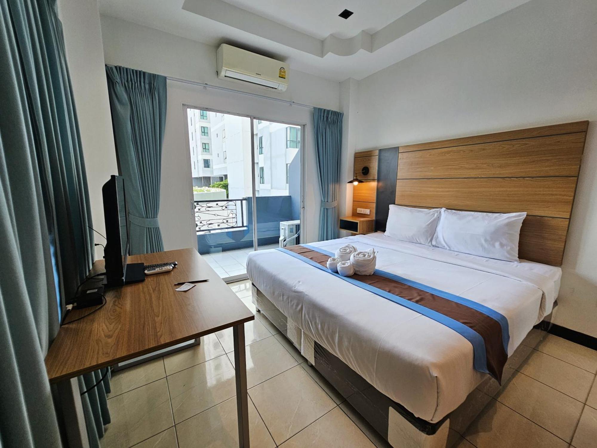 Hotel The Base 3*