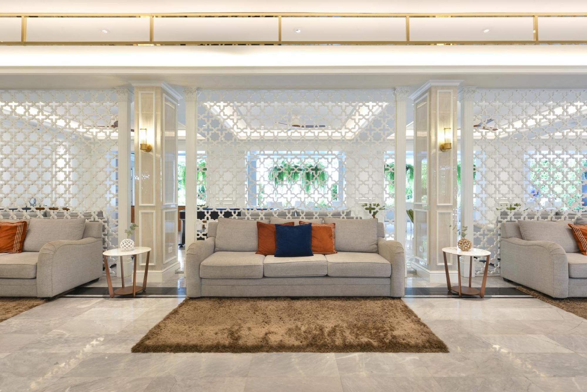 เดอะเบเวอร์ลีโฮเทลพัทยา โรงแรม