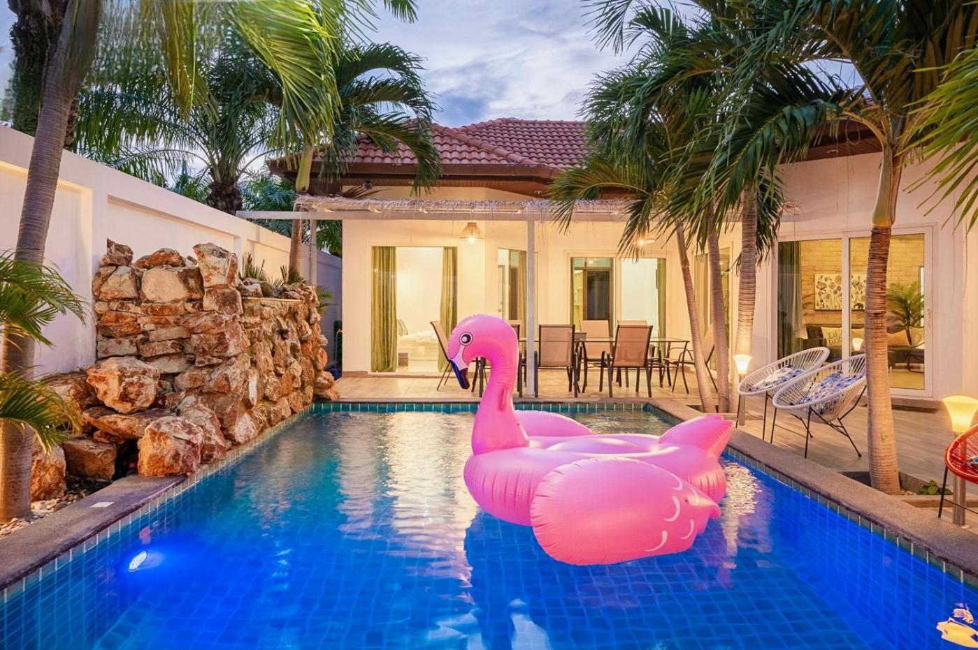 Majestic Pool 4 Bedrooms Private Villa Pattaya