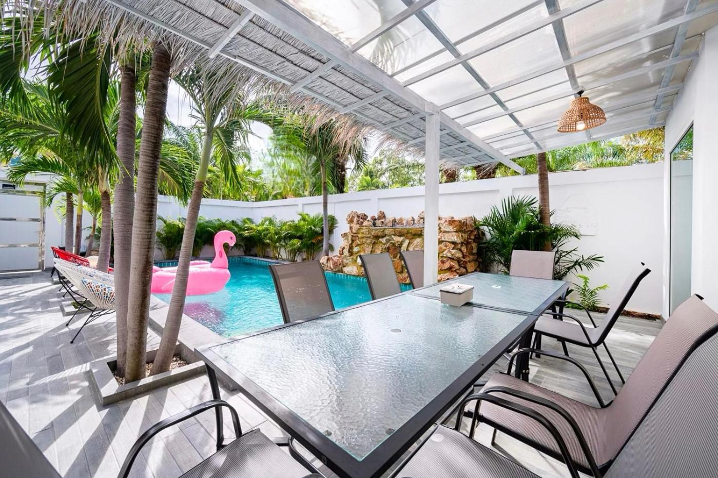 Majestic Pool 4 Bedrooms Private Vila *