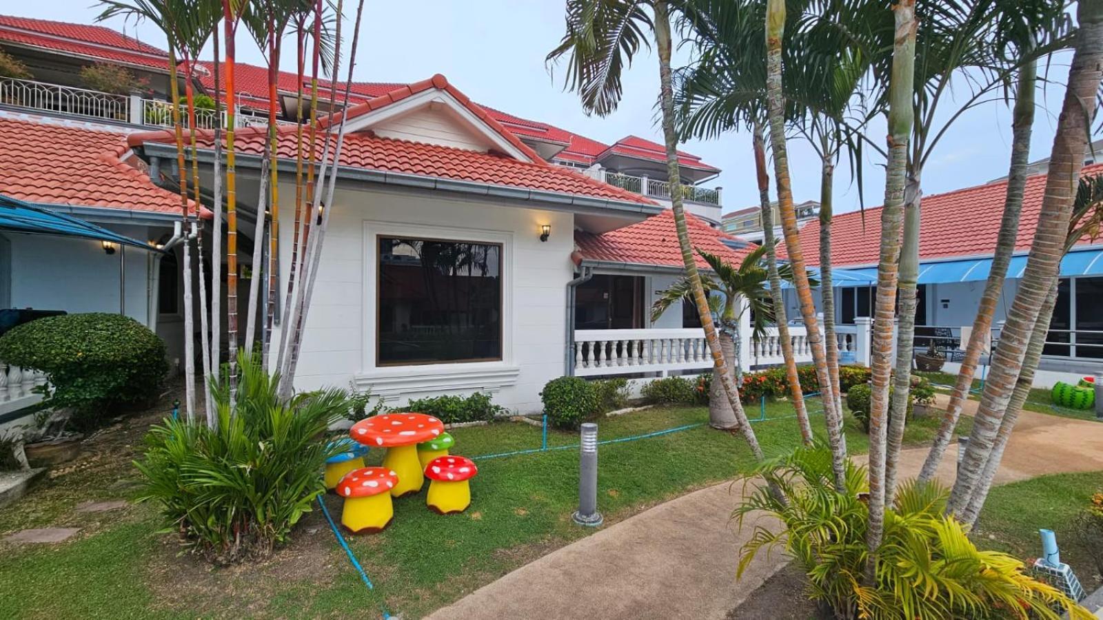 Villa 2-3br Huge Pool, Bbq, 300m-beach, 5 Mins To Walking Street *
