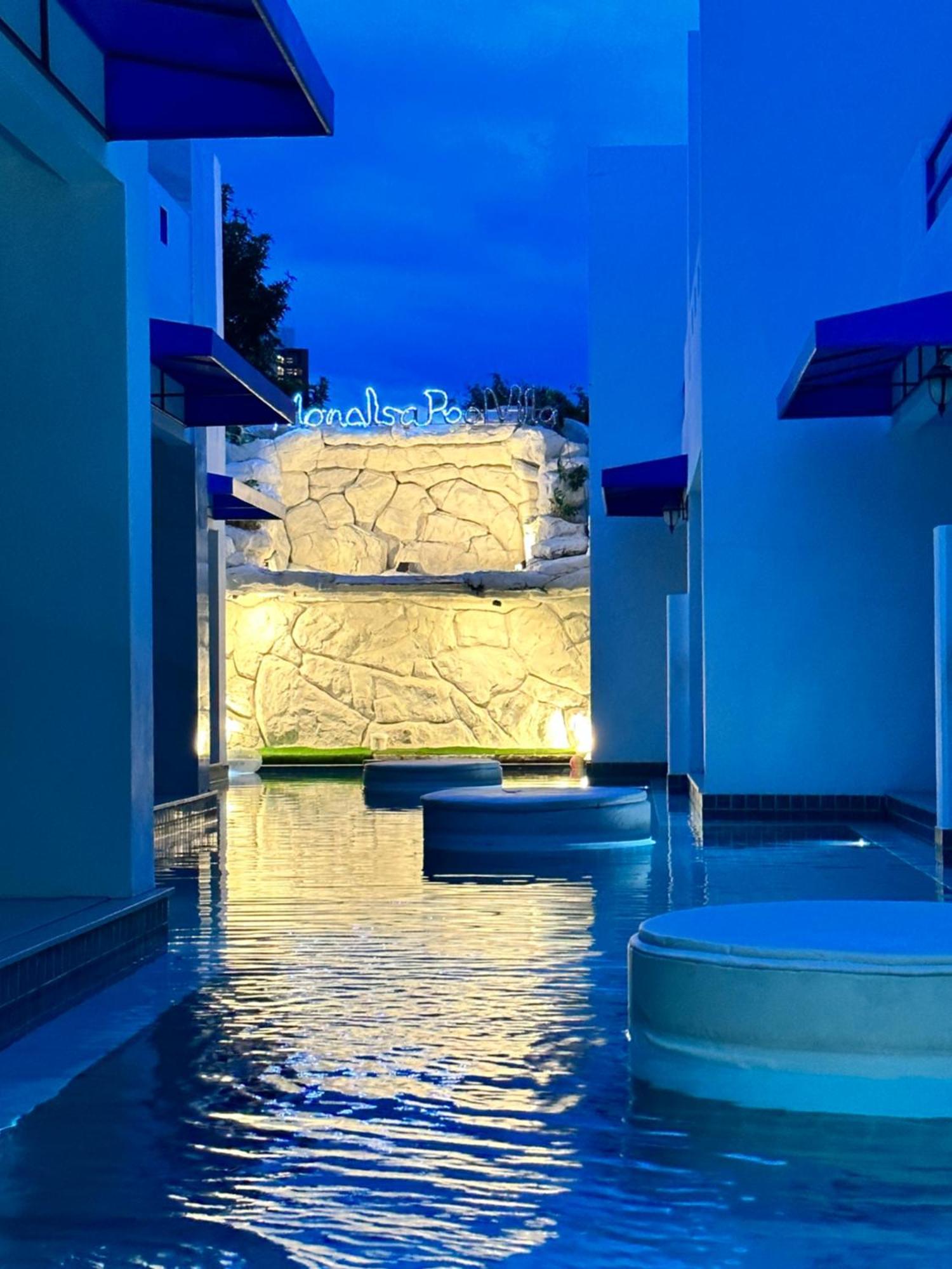 Mona Lisa Pool