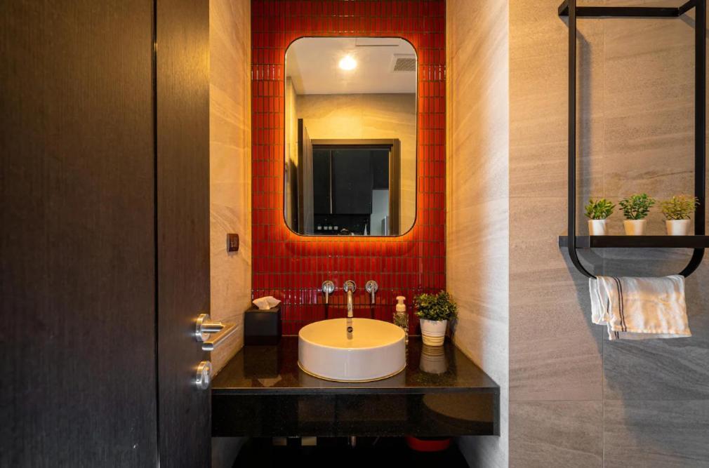 Apartment Edge With Living