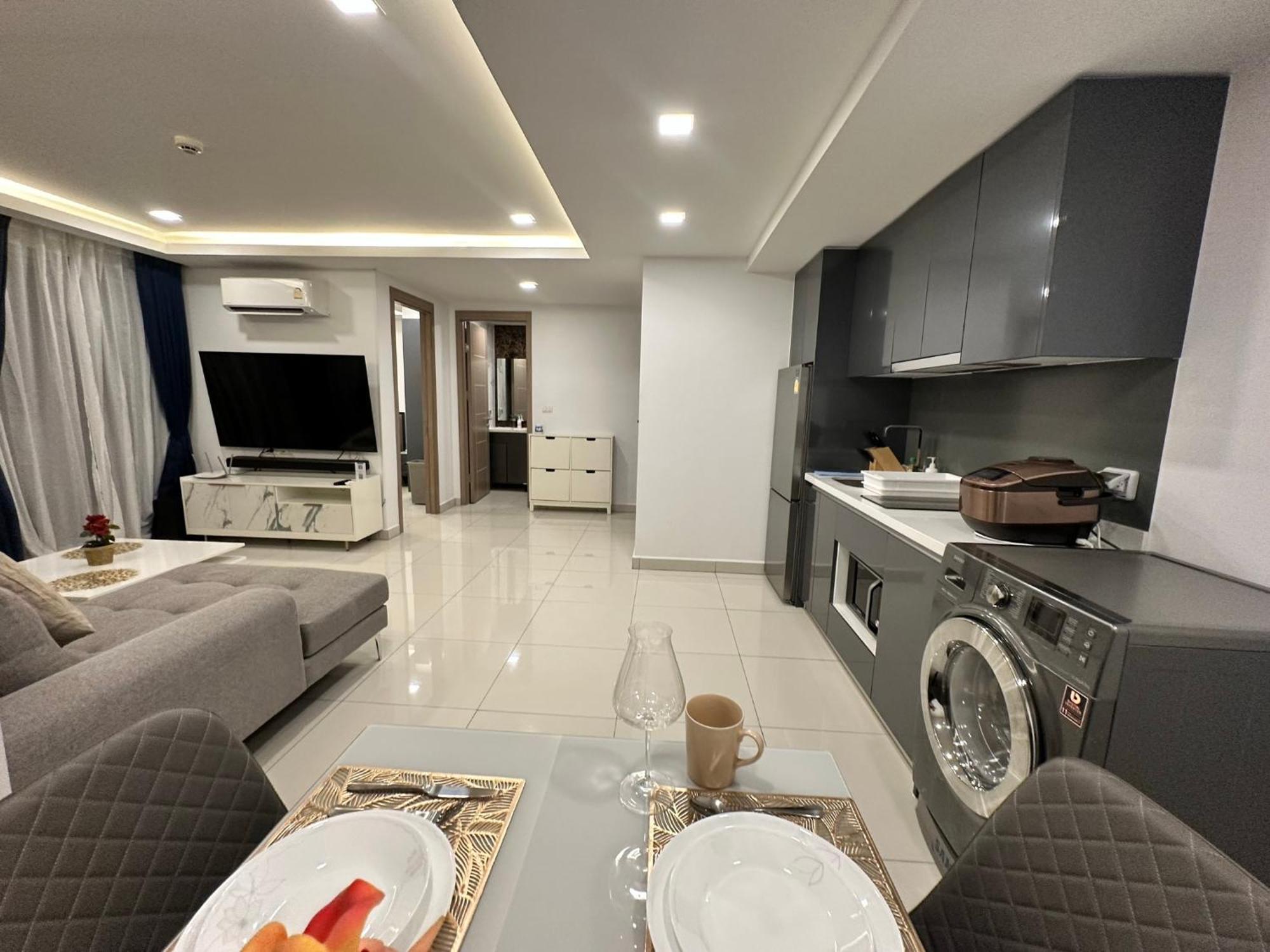 Exclusive Arcadia - Amazing Pools & Gardens, Gym, Sauna, Waterfalls, Jacuzzi, Fast Internet Apartment Pattaya