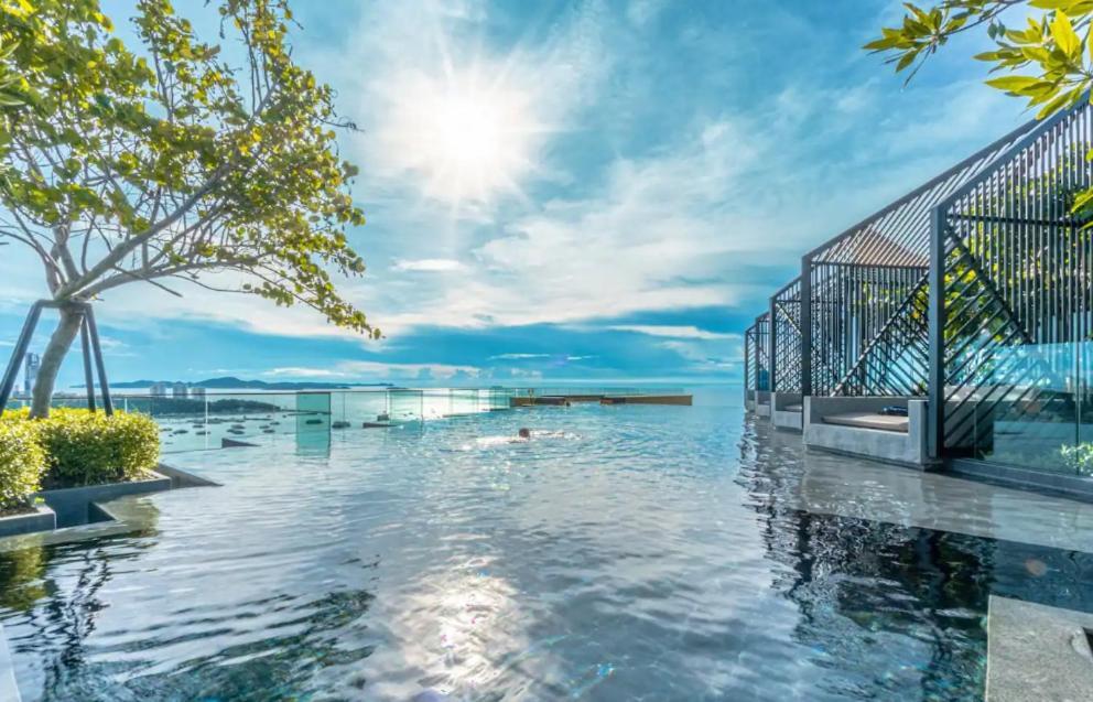 Edge With Living Apartment Pattaya
