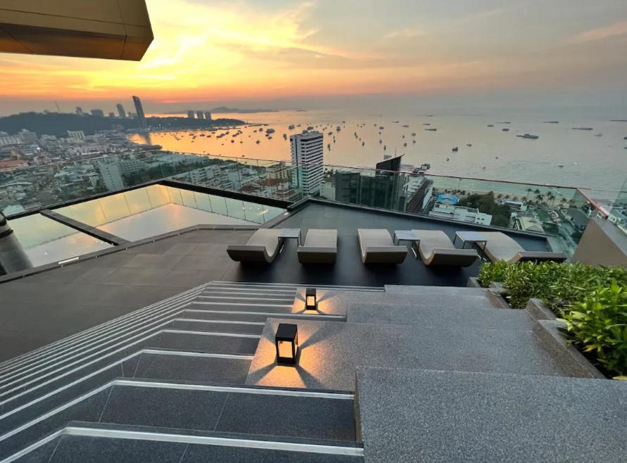 The Edge Seaview With Infinity Pool & Free Netflix Apartment