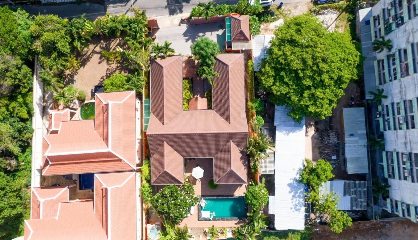 Villa Rosewood Pool 1 *