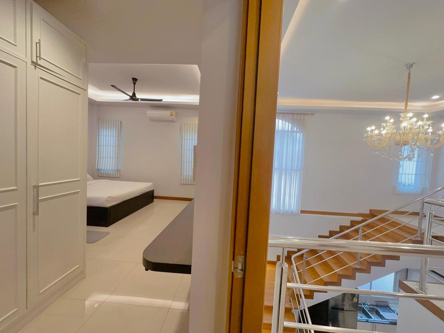 Rosewood Pool 6 Pattaya