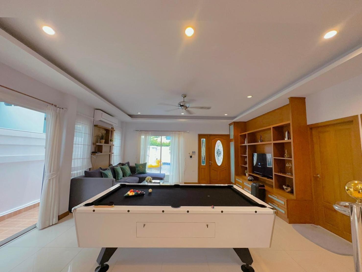 Rosewood Pool 6 Hotel