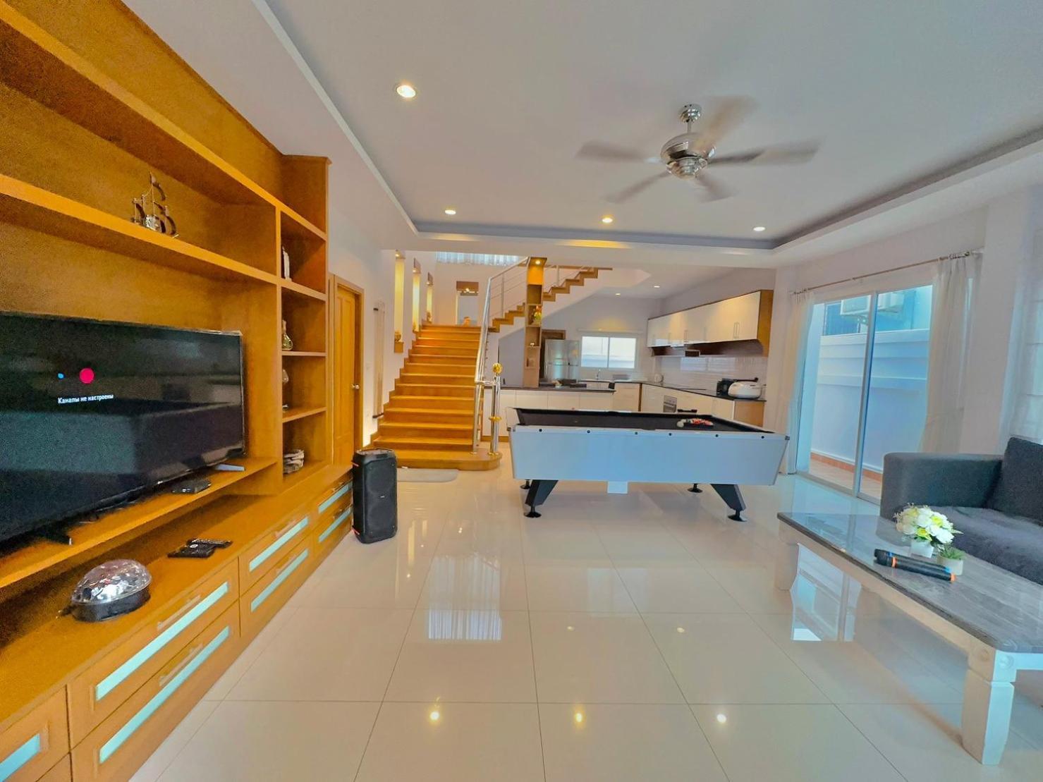 Hotel Rosewood Pool 6 Pattaya