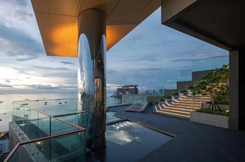Edge Sky With Infinity Pool & Free Netflix Apartment