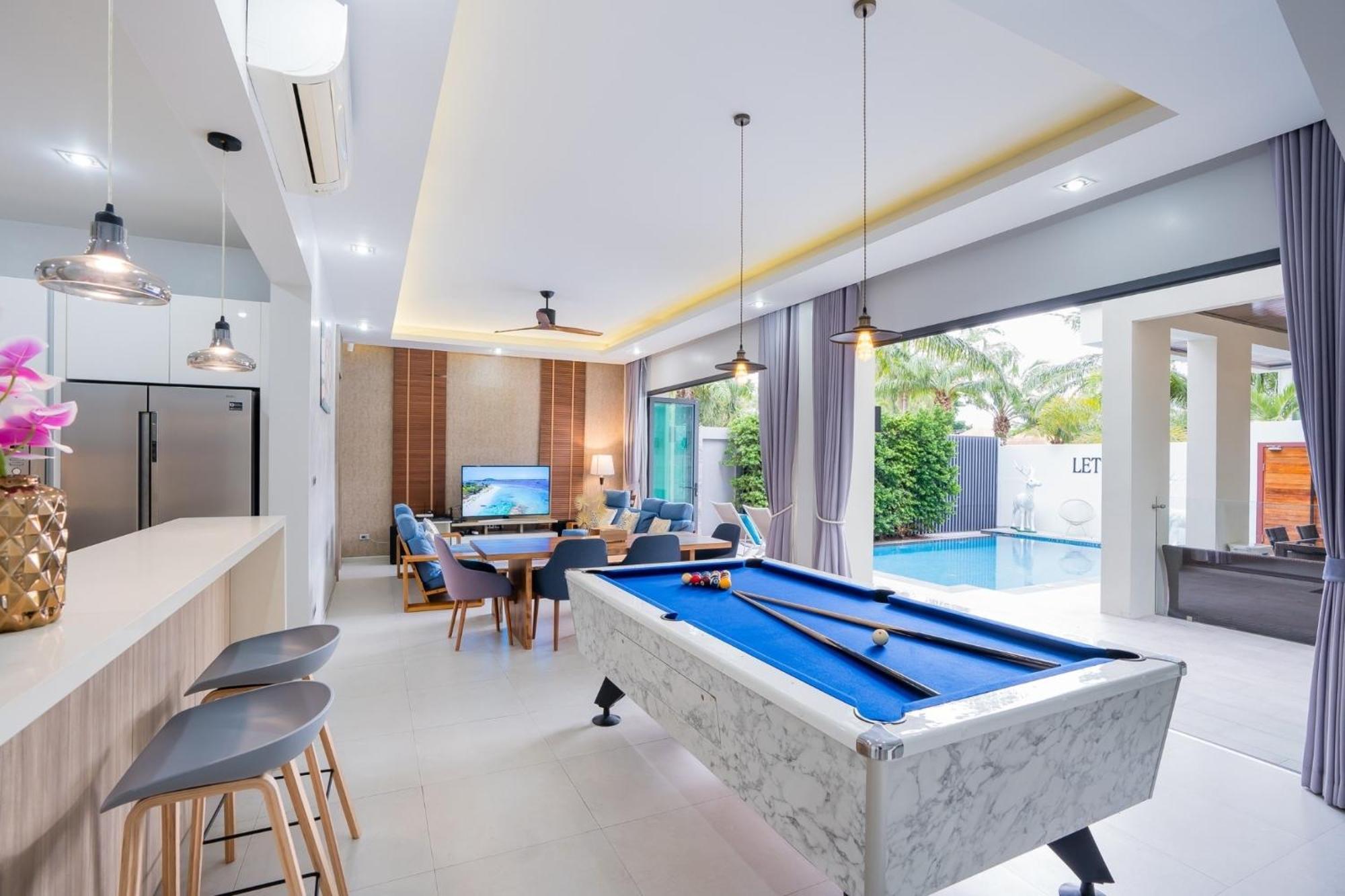 Hollywood Pool Villa Pattaya