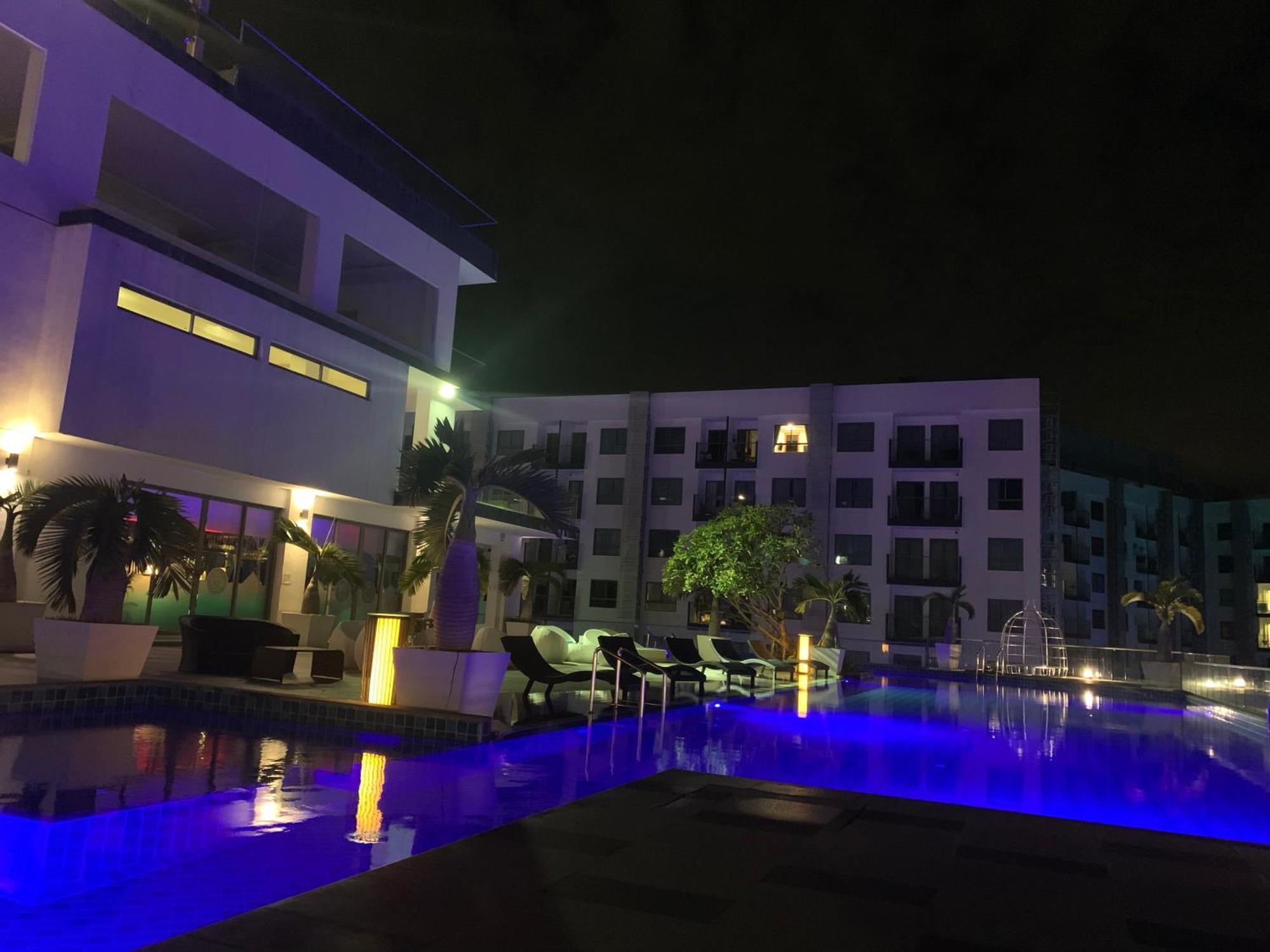 Arcadia Beach: Luxe 2br Pool Near Walking Street Apartment Pattaya