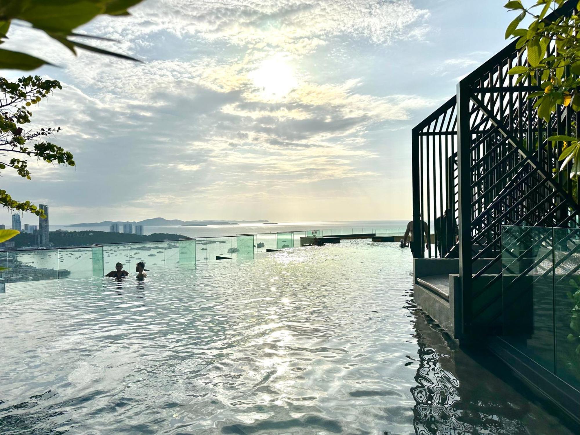 Apartment The Edge Central By Holiday Pattaya