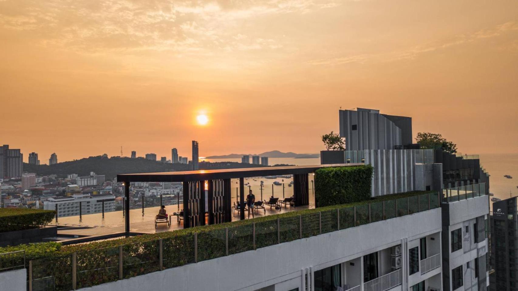 อพาร์ตโฮเทล The Base By Nami Pattaya