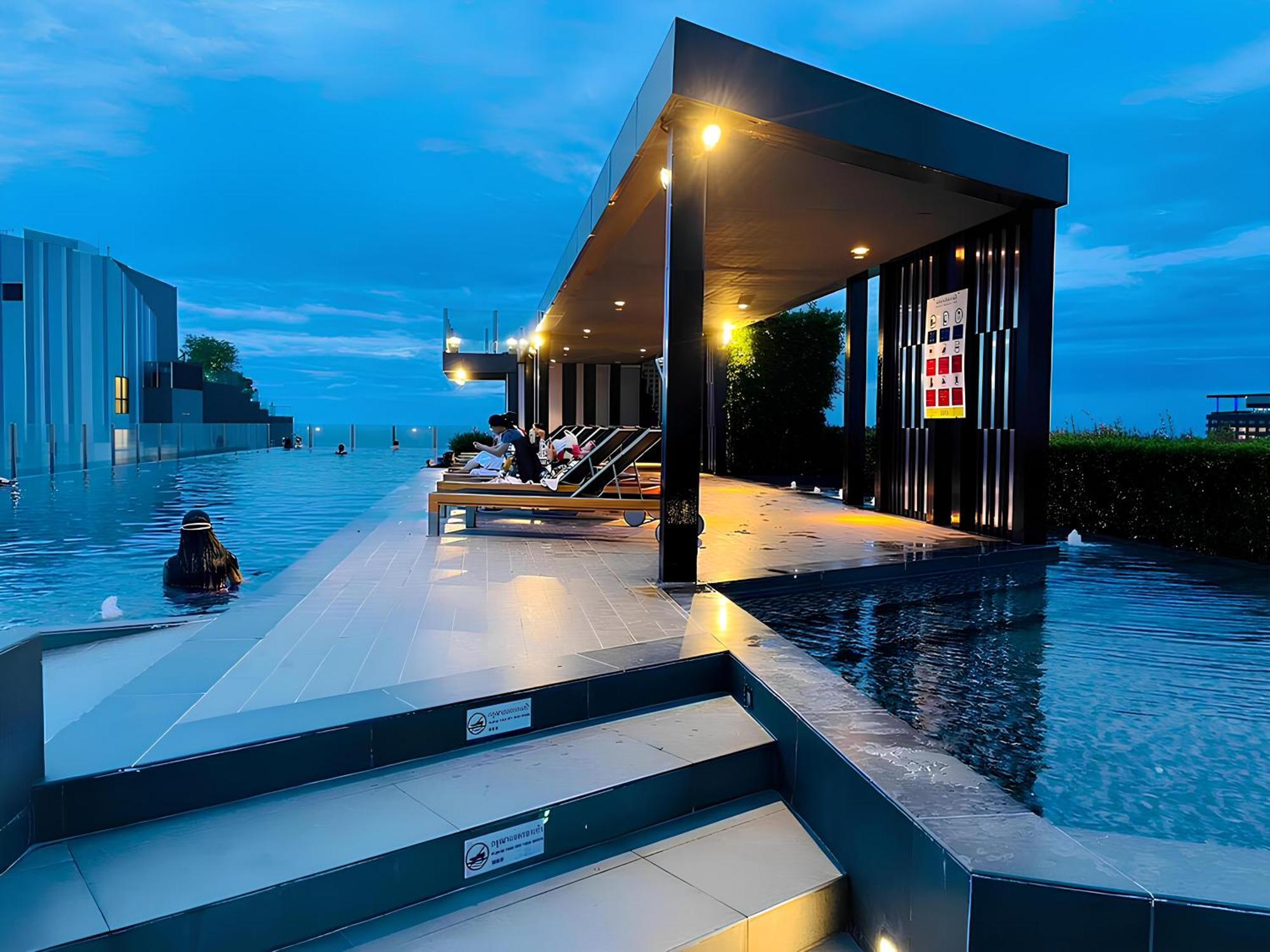 Central With Infinity Pool, Near The Beach
